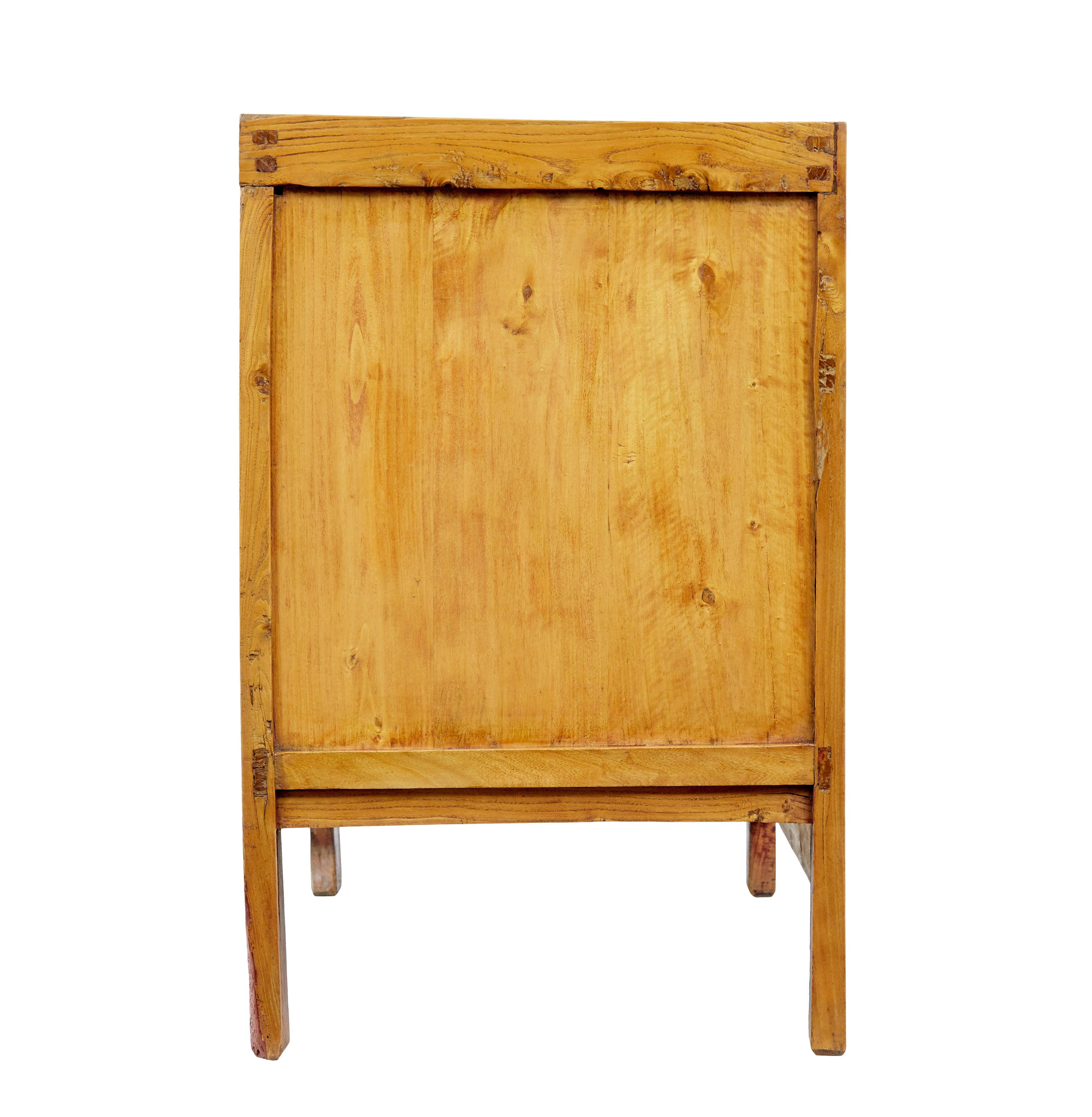Piccola credenza cinese della fine del XIX secolo in vendita 2