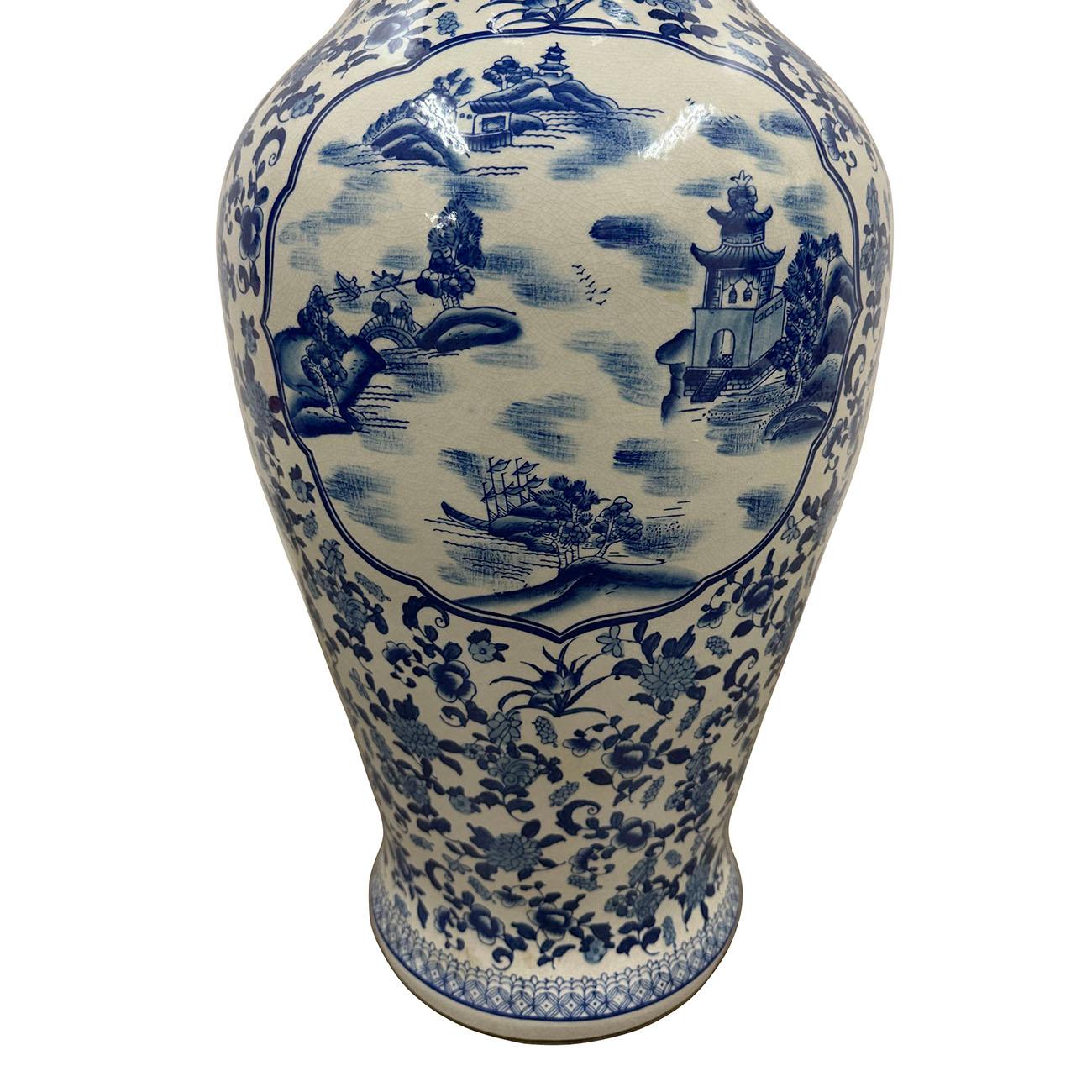 Chinese Export Late 19th Century Chinese White and Blue Porcelain Vase For Sale
