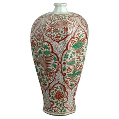Late 19th Century Chinese Wucai Chintz Pattern Stoneware Vase