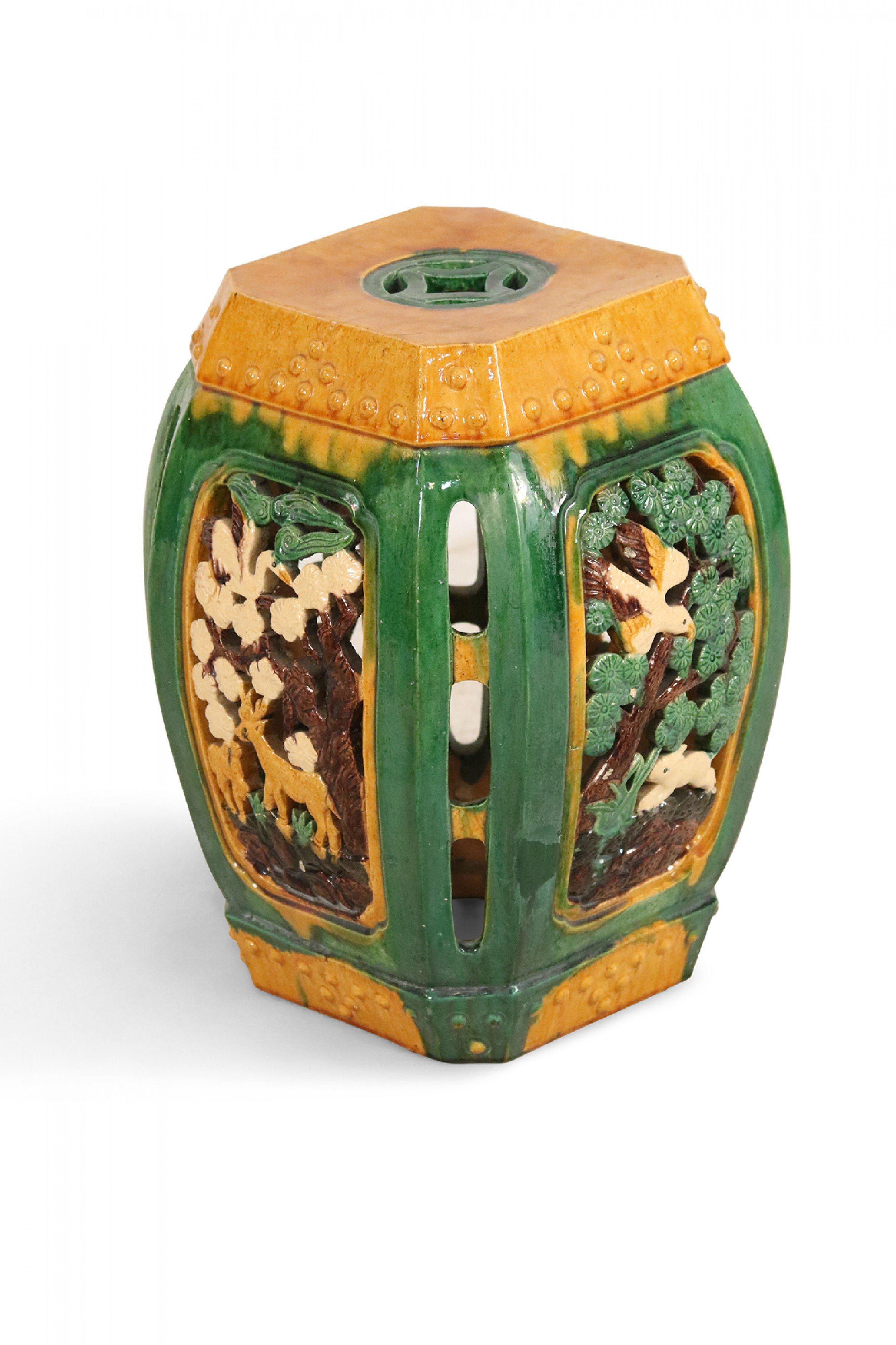 Late 19th Century Chinese Yellow and Green Decorative Ceramic Garden Seat In Good Condition In New York, NY