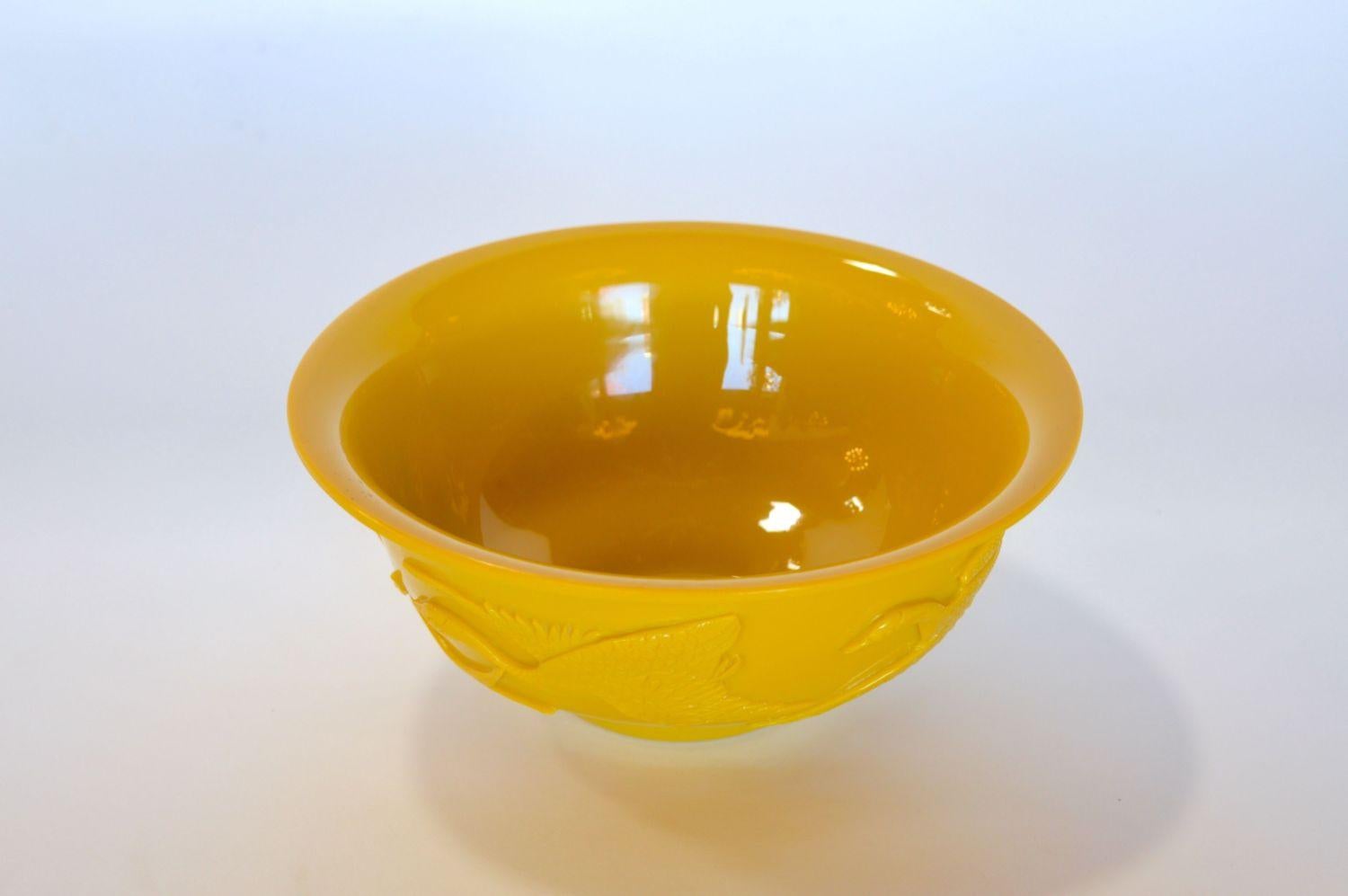 Late 19th Century Chinese Yellow Pekin Glass Bowl For Sale 1