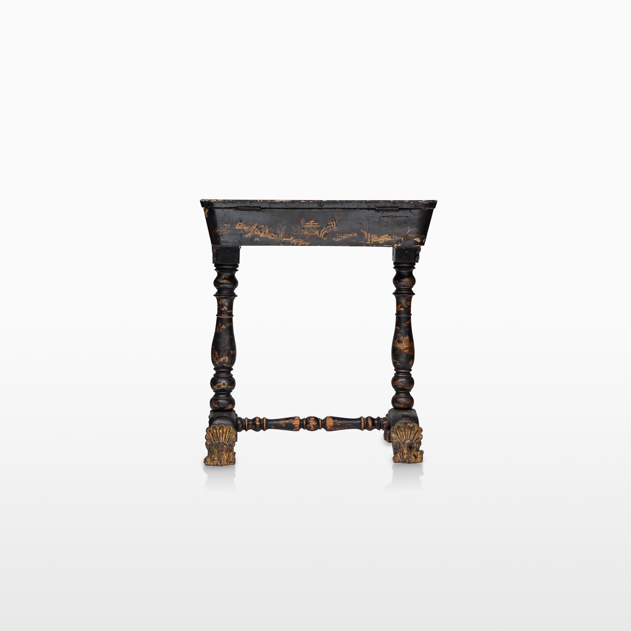 Asiatique Table d'appoint Chinoiserie (laquée noire) de la fin du 19ème siècle en vente