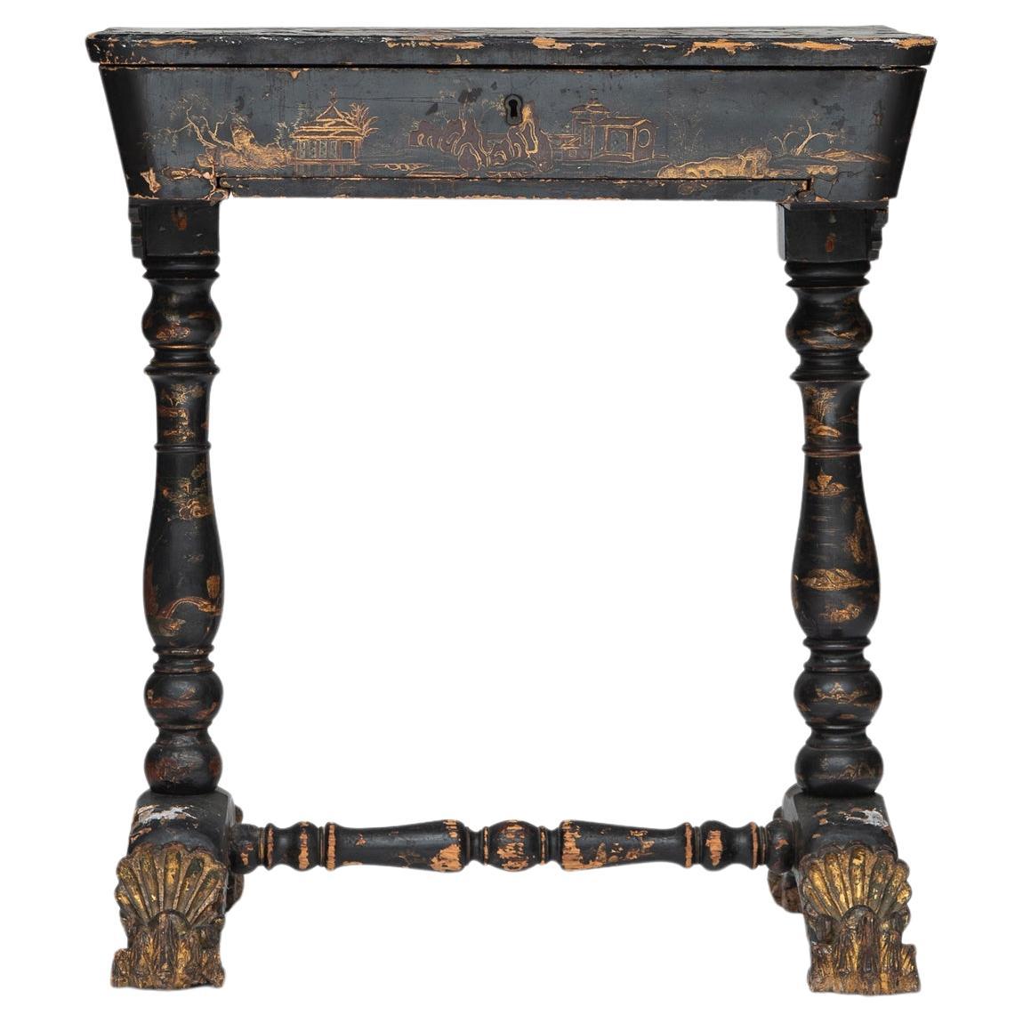 Table d'appoint Chinoiserie (laquée noire) de la fin du 19ème siècle en vente