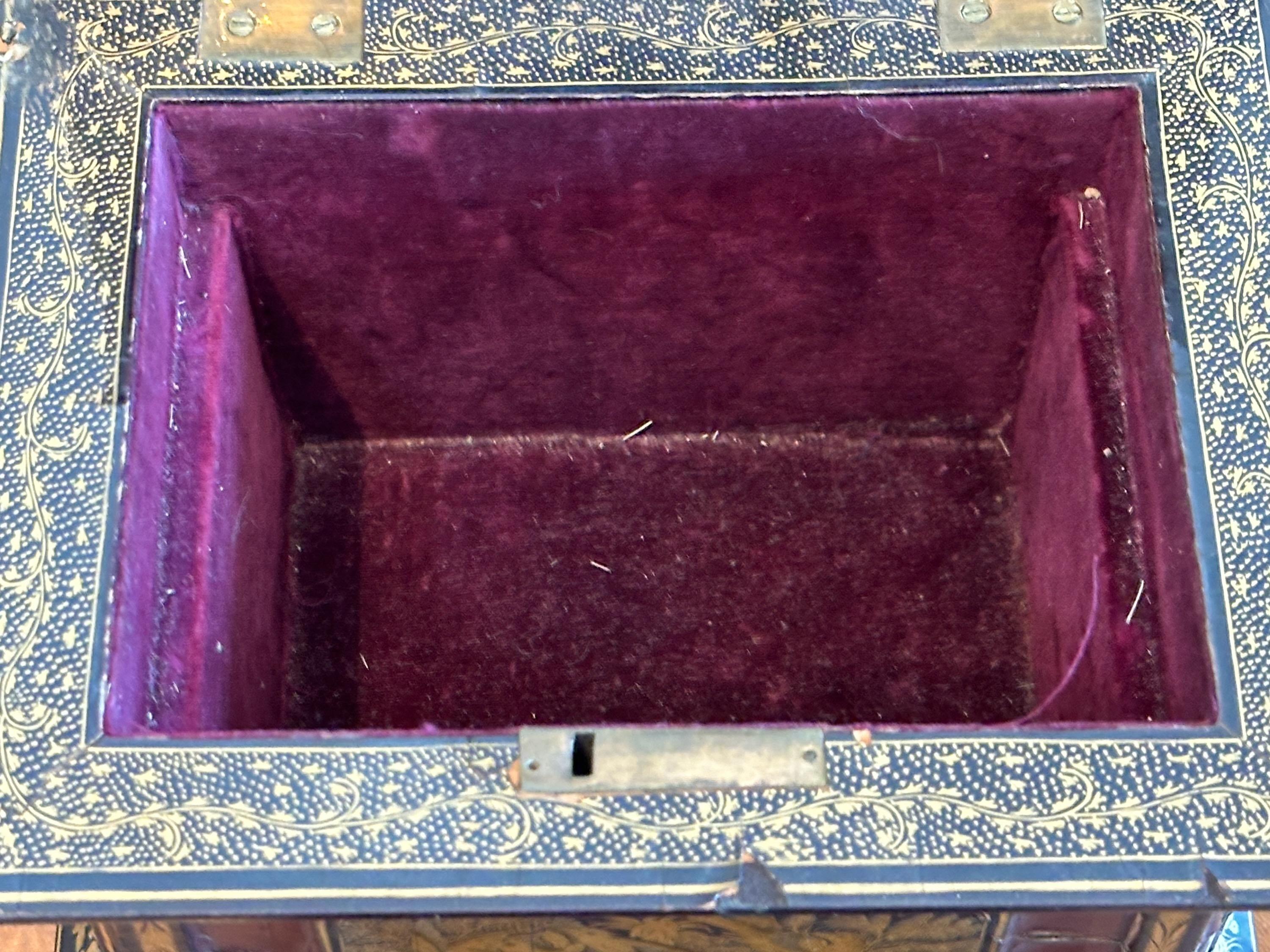 Late 19th Century Chinoiserie Box In Good Condition In Charlottesville, VA