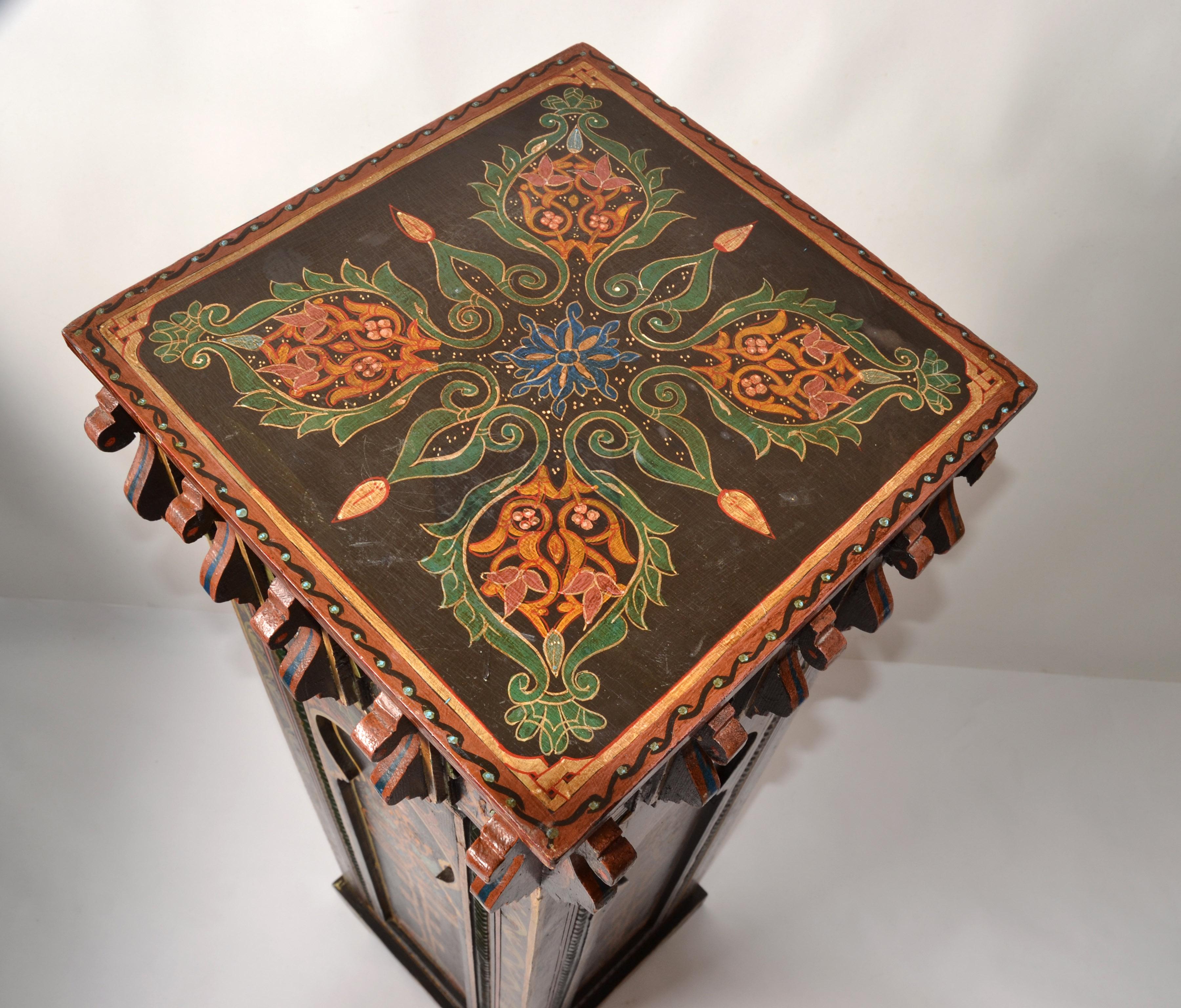 Late 19th Century Chinoiserie Hand-Painted Carved Pedestal Column Candle Stand For Sale 6