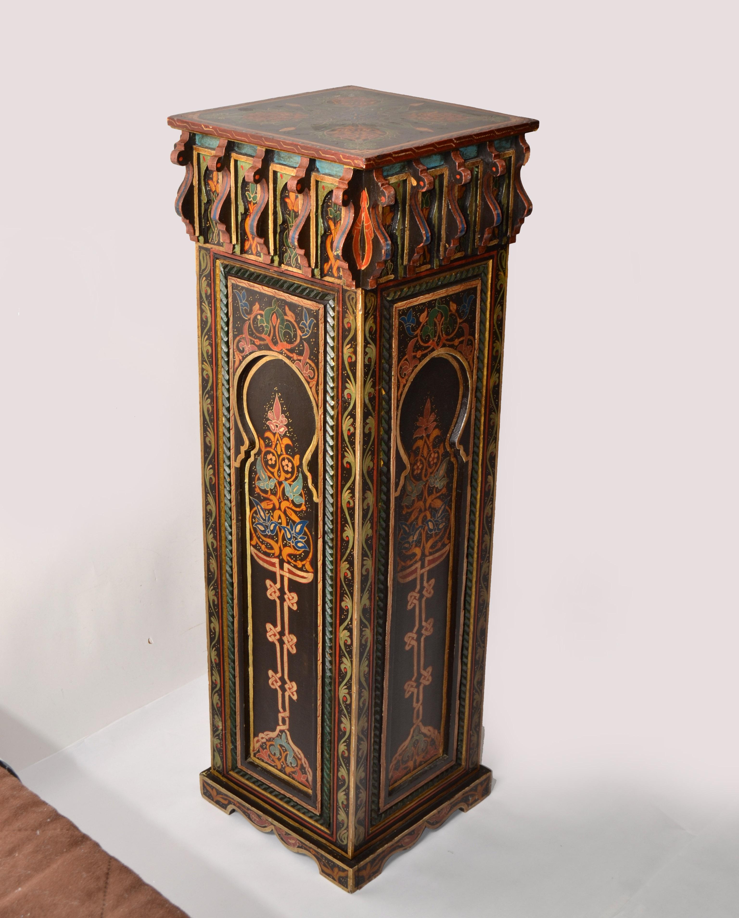 Indian Late 19th Century Chinoiserie Hand-Painted Carved Pedestal Column Candle Stand For Sale