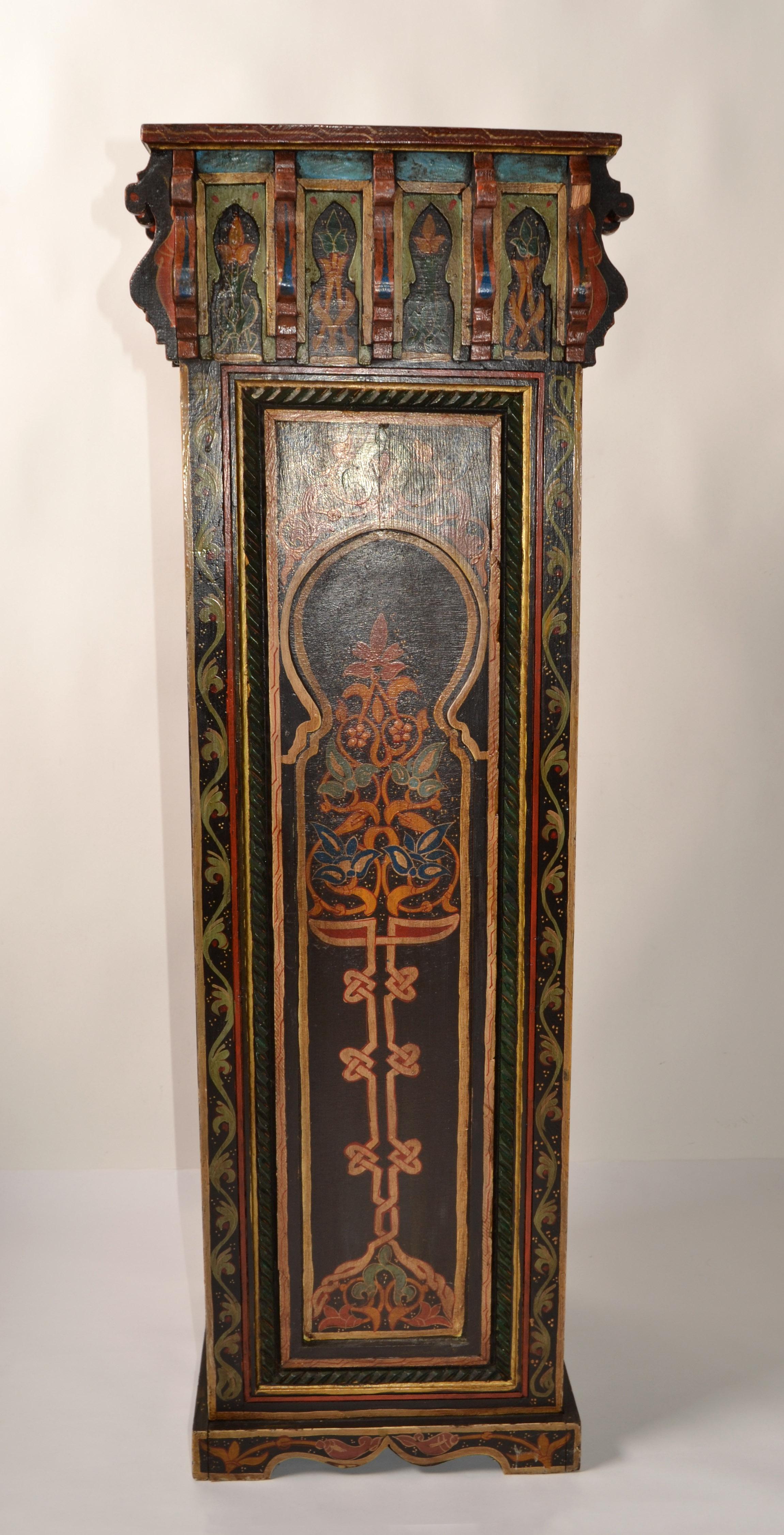 Late 19th Century Chinoiserie Hand-Painted Carved Pedestal Column Candle Stand In Fair Condition For Sale In Miami, FL
