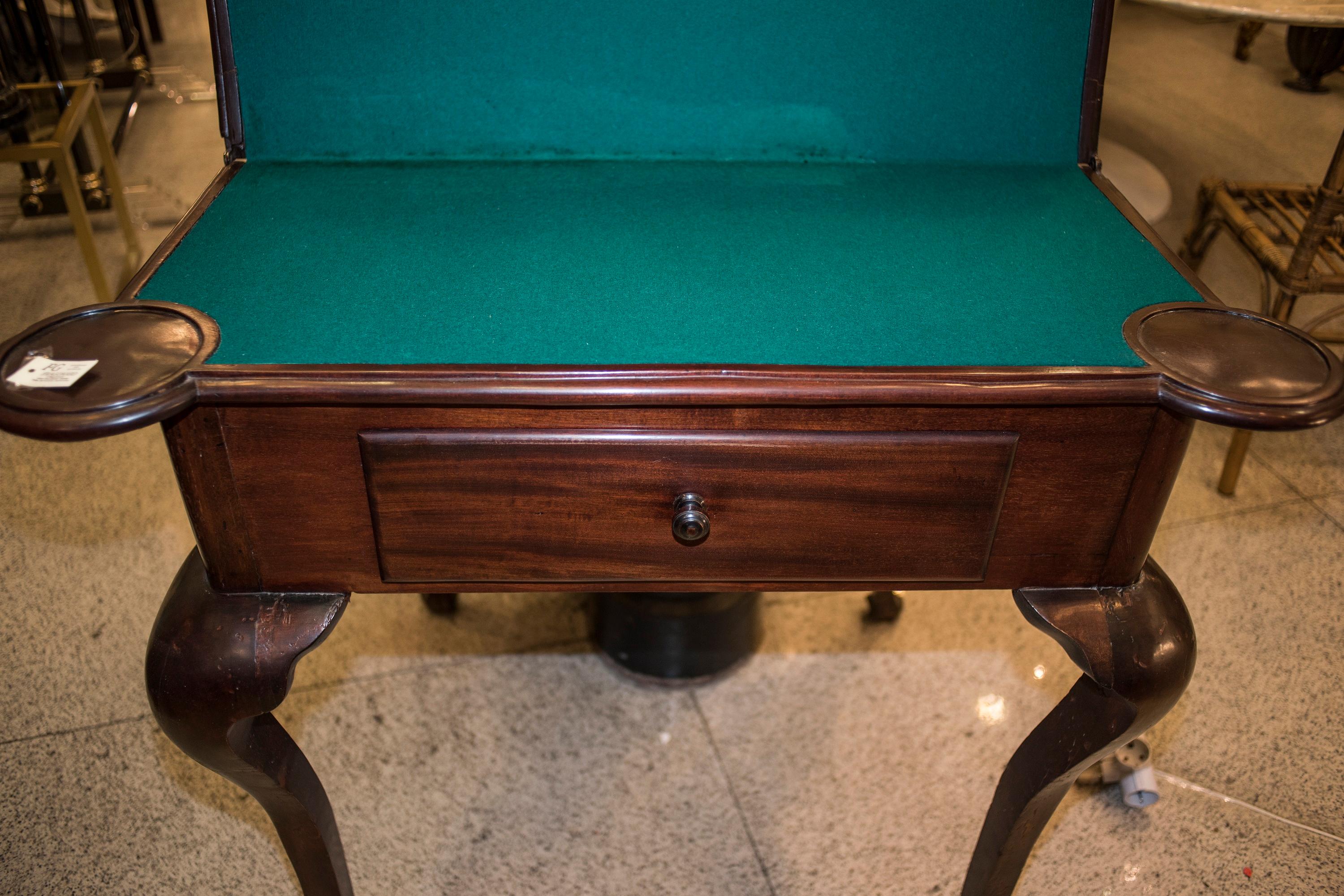 A timeless and exquisite game table or table to have a cup of coffee or tea or anything else, easy to mix with another style or in the same British atmosphere!!
Its made of a extraordinary Cuban mahogany wood, with a drawer, four legs and two of