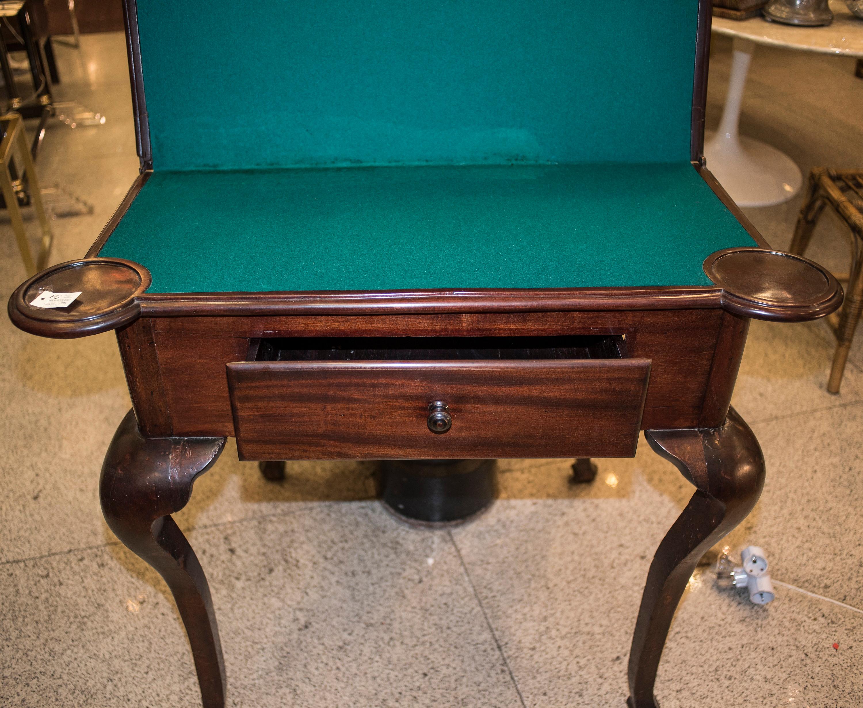 Late 19th Century Chippendale Style Mahogany Wood and Fabric English Table 1880s In Good Condition In Valladolid, ES