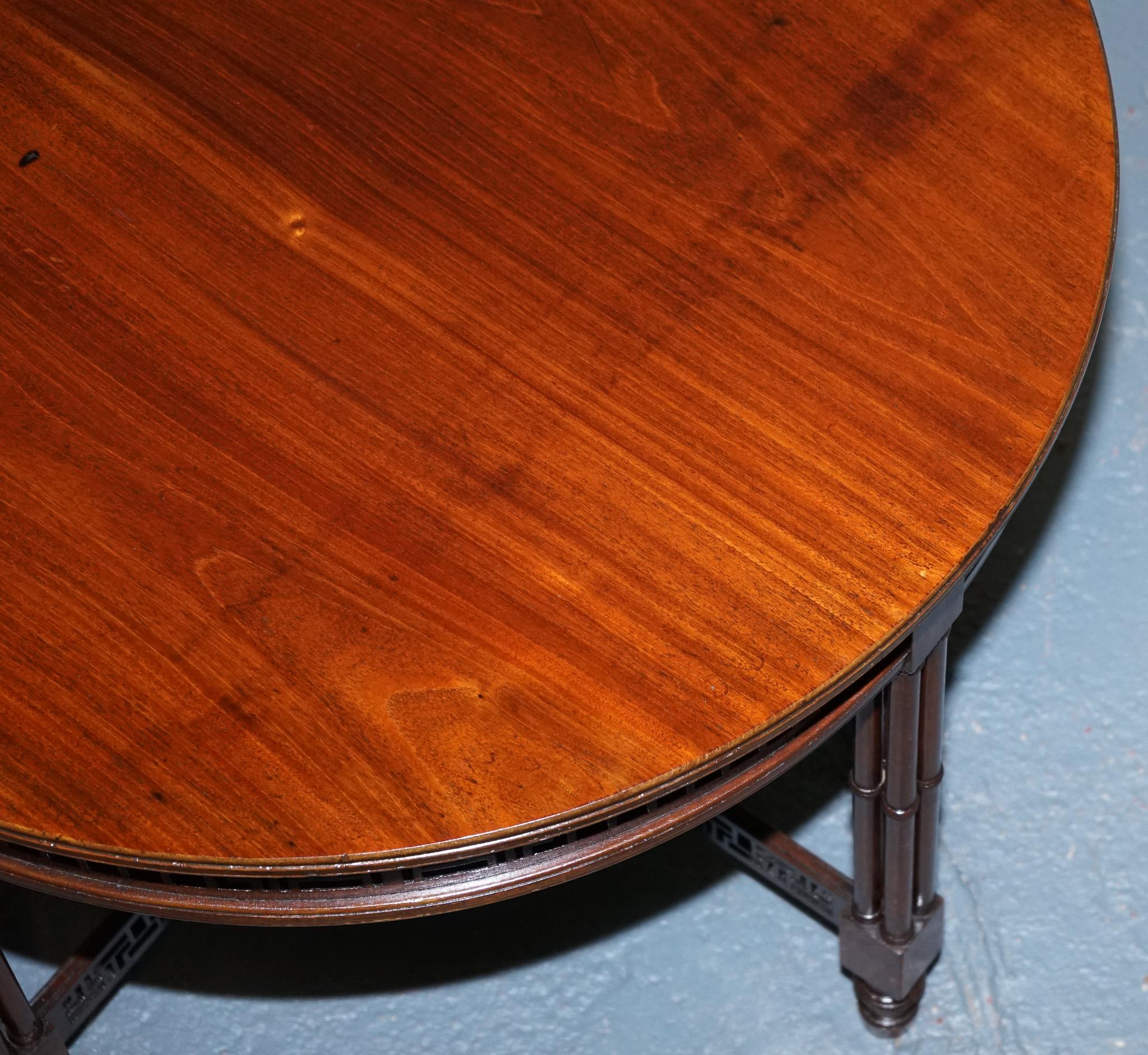 LATE 19TH CENTURY CHIPPENDALE STYLE ROUND OCCASiONAL TABLE AND CARVED STRETCHERS For Sale 4