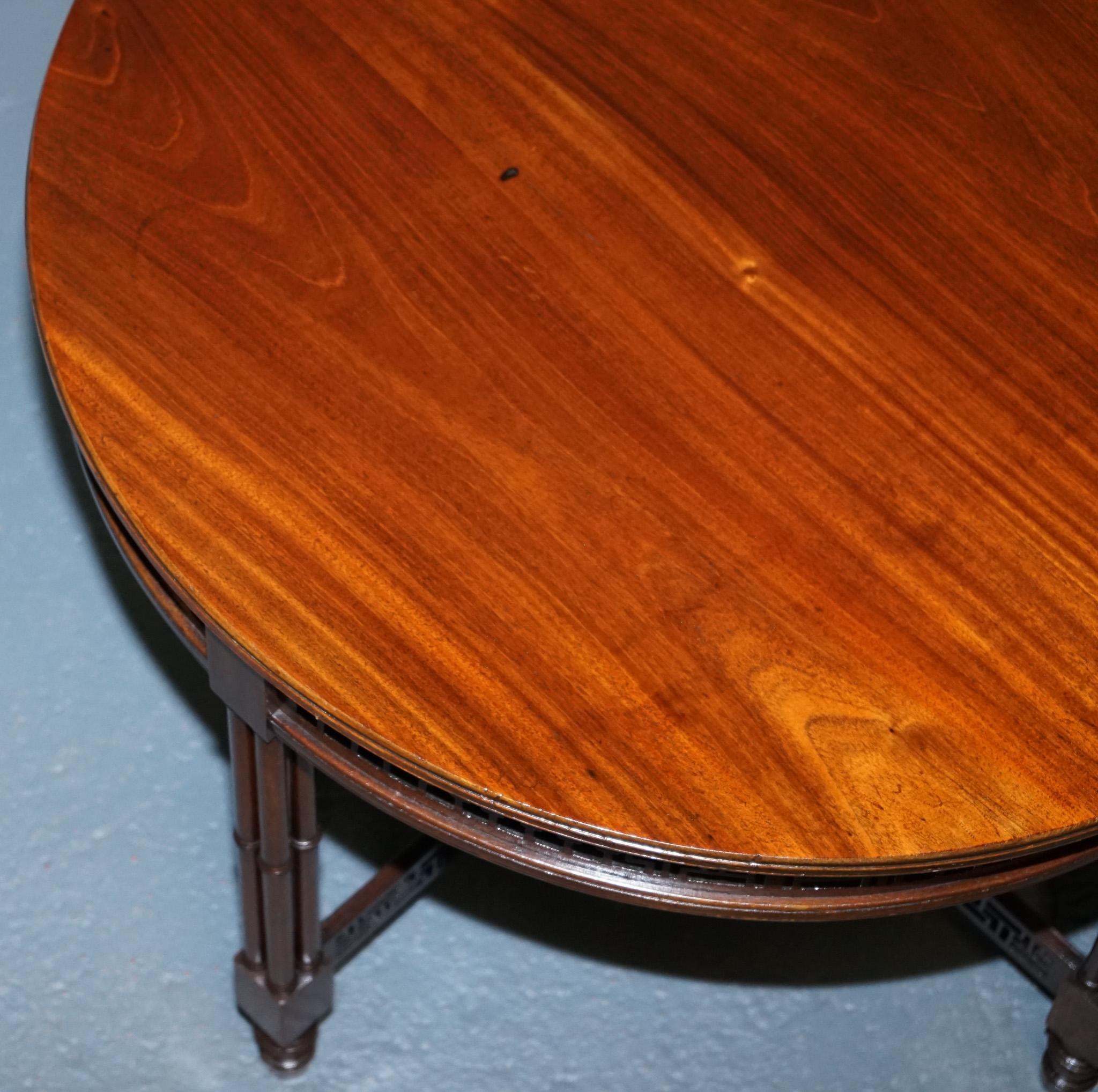 LATE 19TH CENTURY CHIPPENDALE STYLE ROUND OCCASiONAL TABLE AND CARVED STRETCHERS For Sale 5