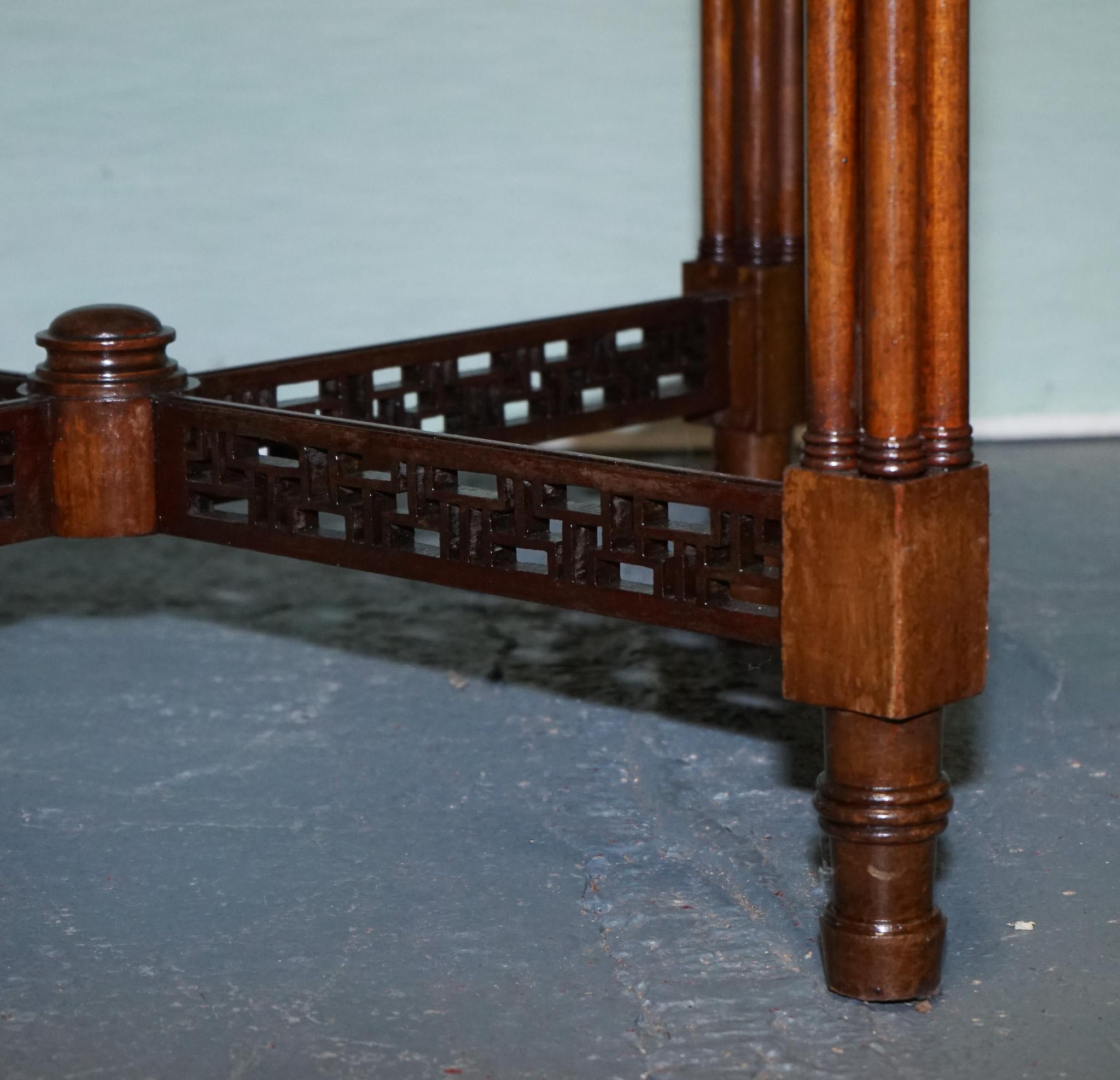 Hardwood LATE 19TH CENTURY CHIPPENDALE STYLE ROUND OCCASiONAL TABLE AND CARVED STRETCHERS For Sale