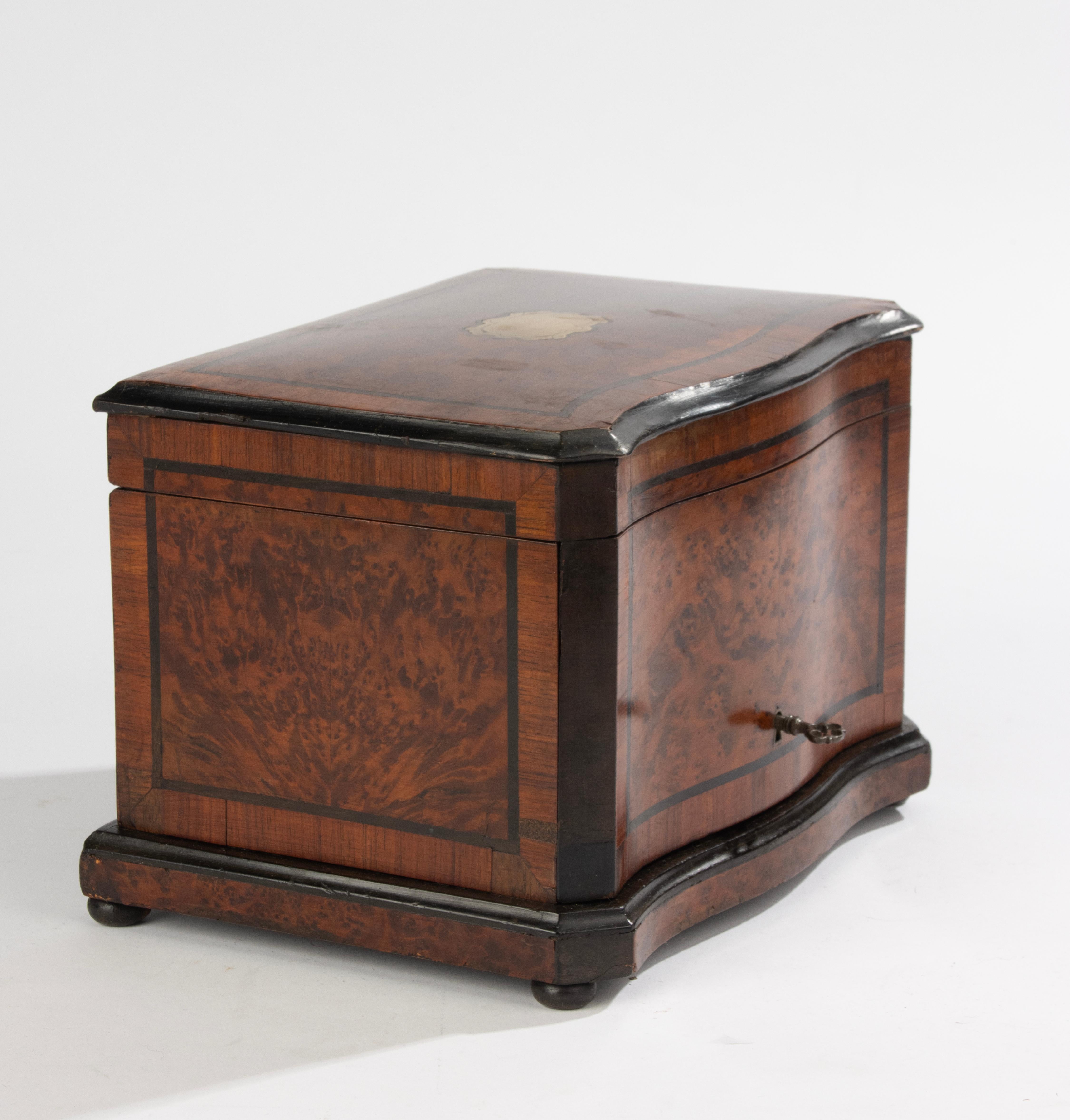 Late 19th Century Cigar Cabinet Case - Napoleon III - Warm Red Burl Veneer 8
