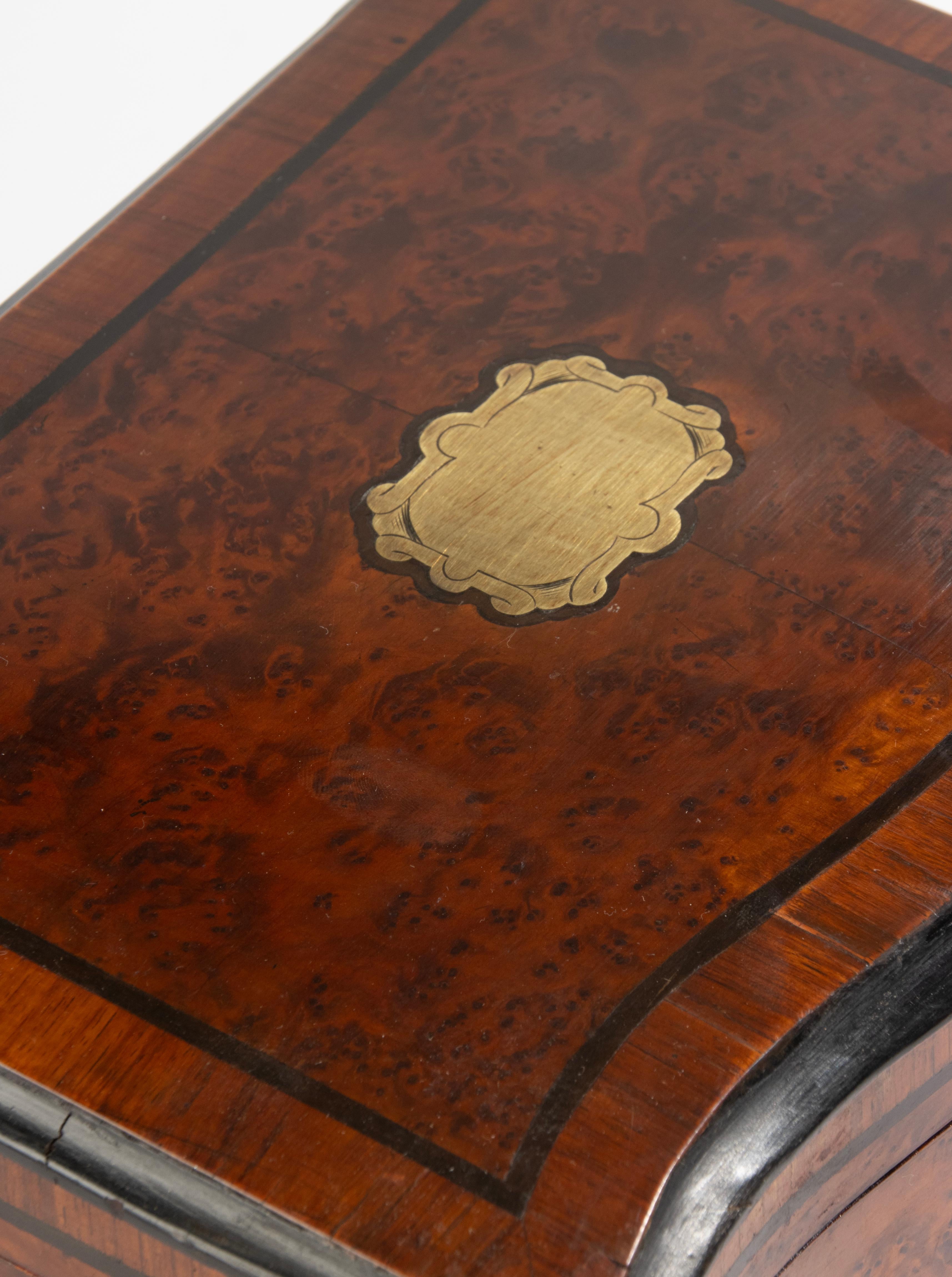 Late 19th Century Cigar Cabinet Case - Napoleon III - Warm Red Burl Veneer 10