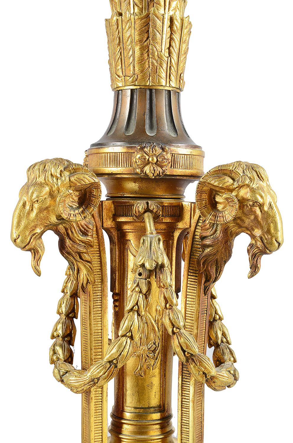 Klassische Goldbronze-Standardlampe des späten 19. Jahrhunderts (Bronze) im Angebot