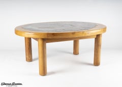 Table basse de la fin du 19e siècle avec cadre en orme et plateau en bois pétrifié