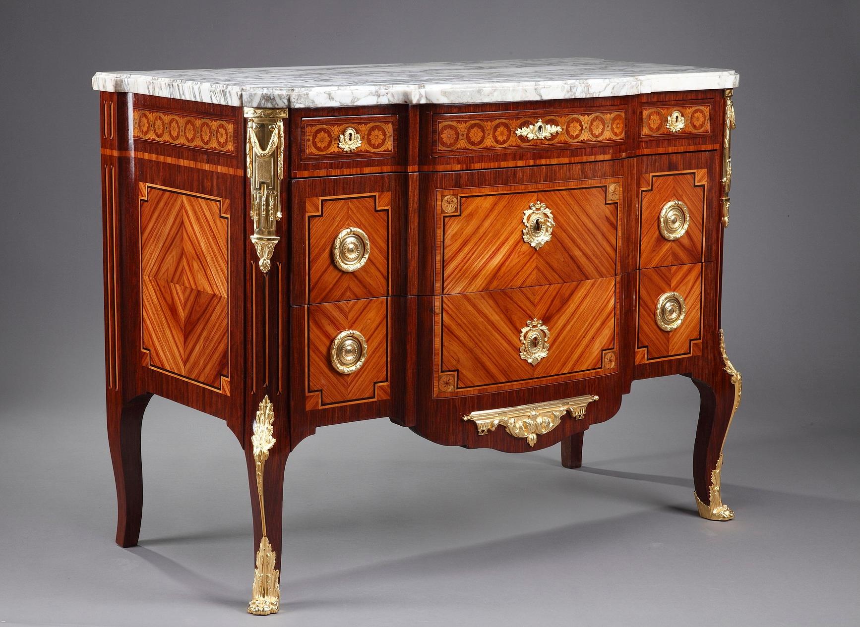 Late 19th Century Commode in Transitional Style (19. Jahrhundert)