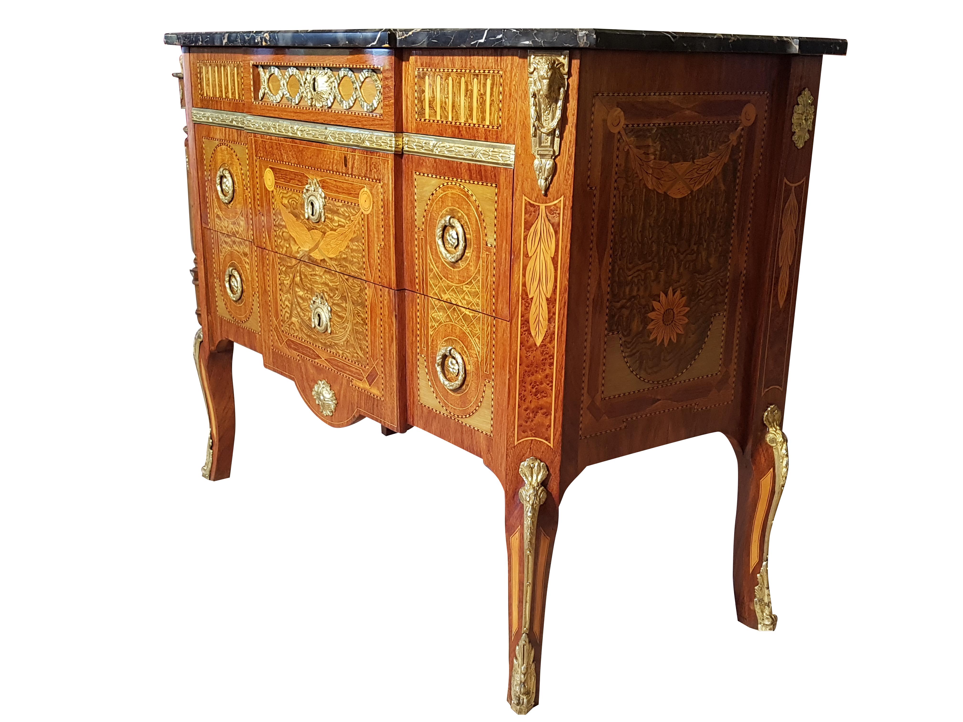 Late 19th Century Commode with Marble Top (Schwedisch) im Angebot