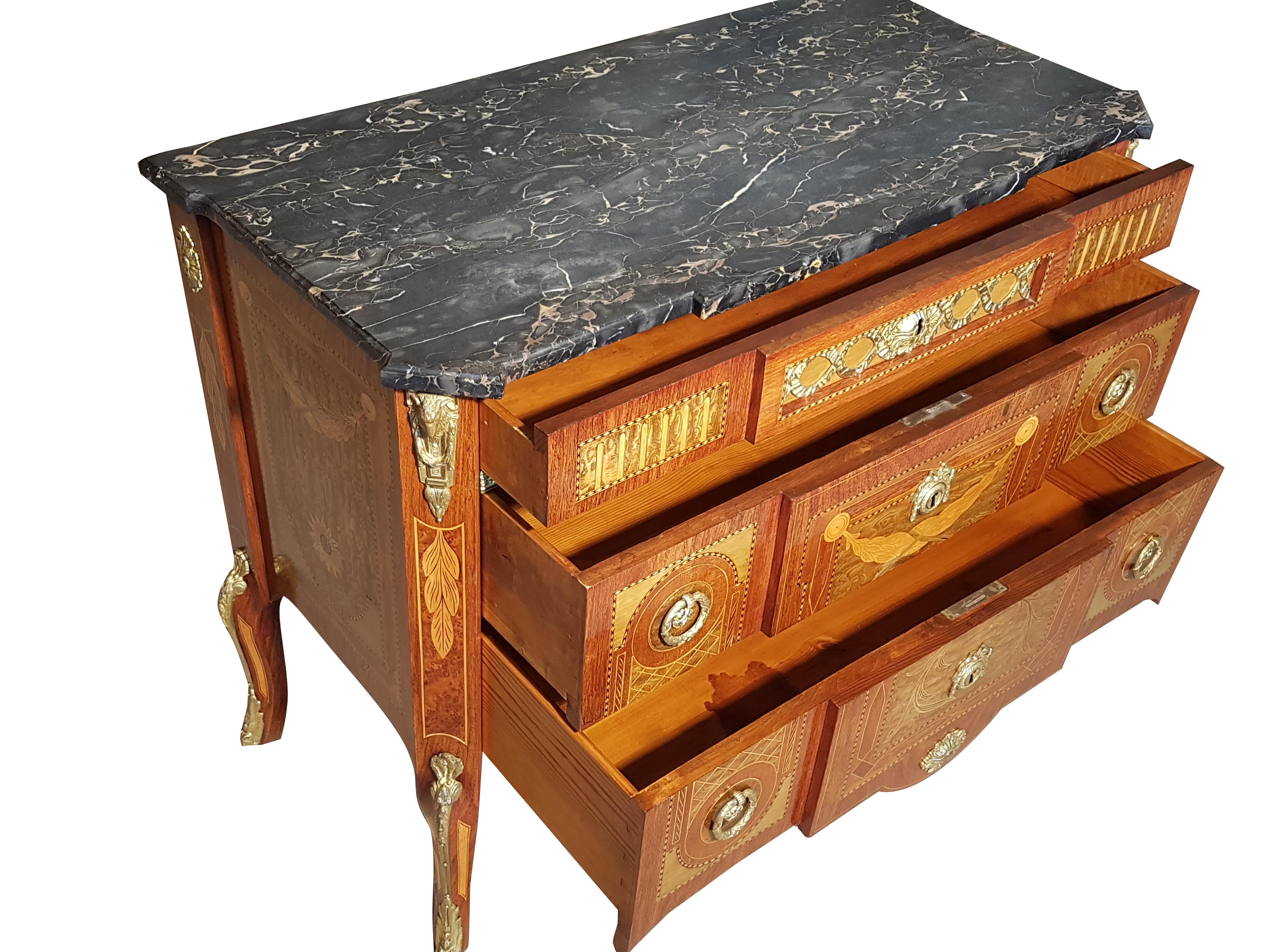 Late 19th Century Commode with Marble Top (Marketerie) im Angebot