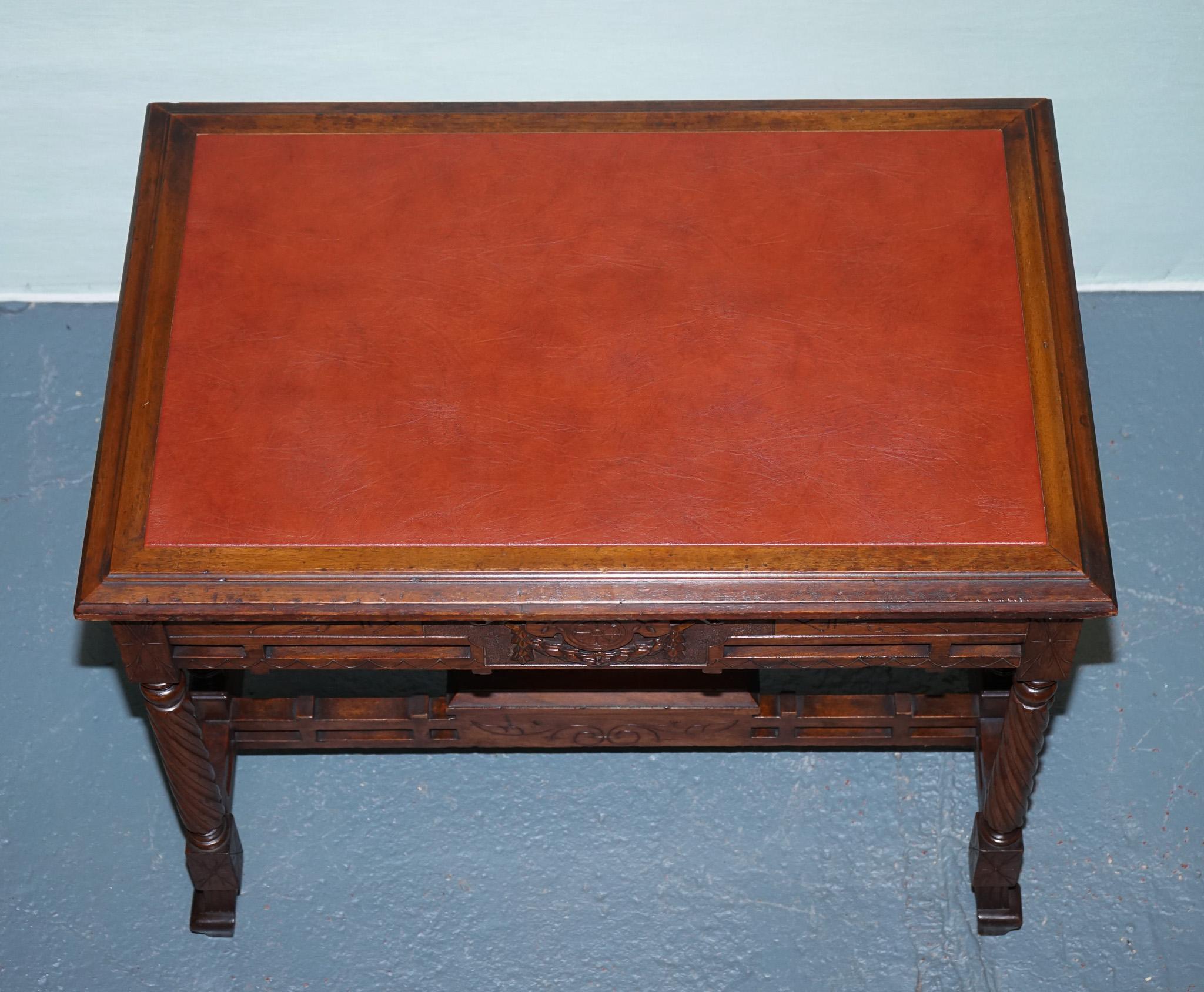 LATE 19TH CENTURY CONTINENTAL CARVED WALNUT WRITING TABLE LEATHER iNLAY TOP For Sale 4