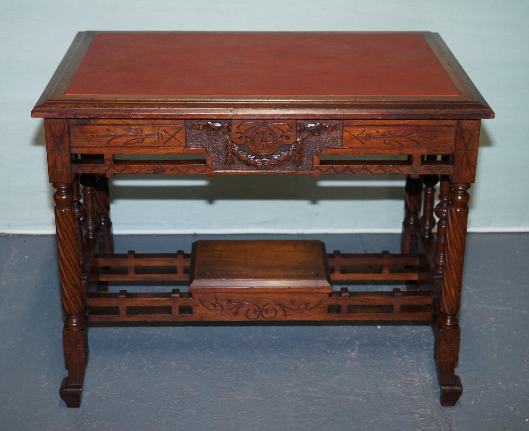 LATE 19TH CENTURY CONTINENTAL CARVED WALNUT WRITING TABLE LEATHER iNLAY TOP For Sale 8