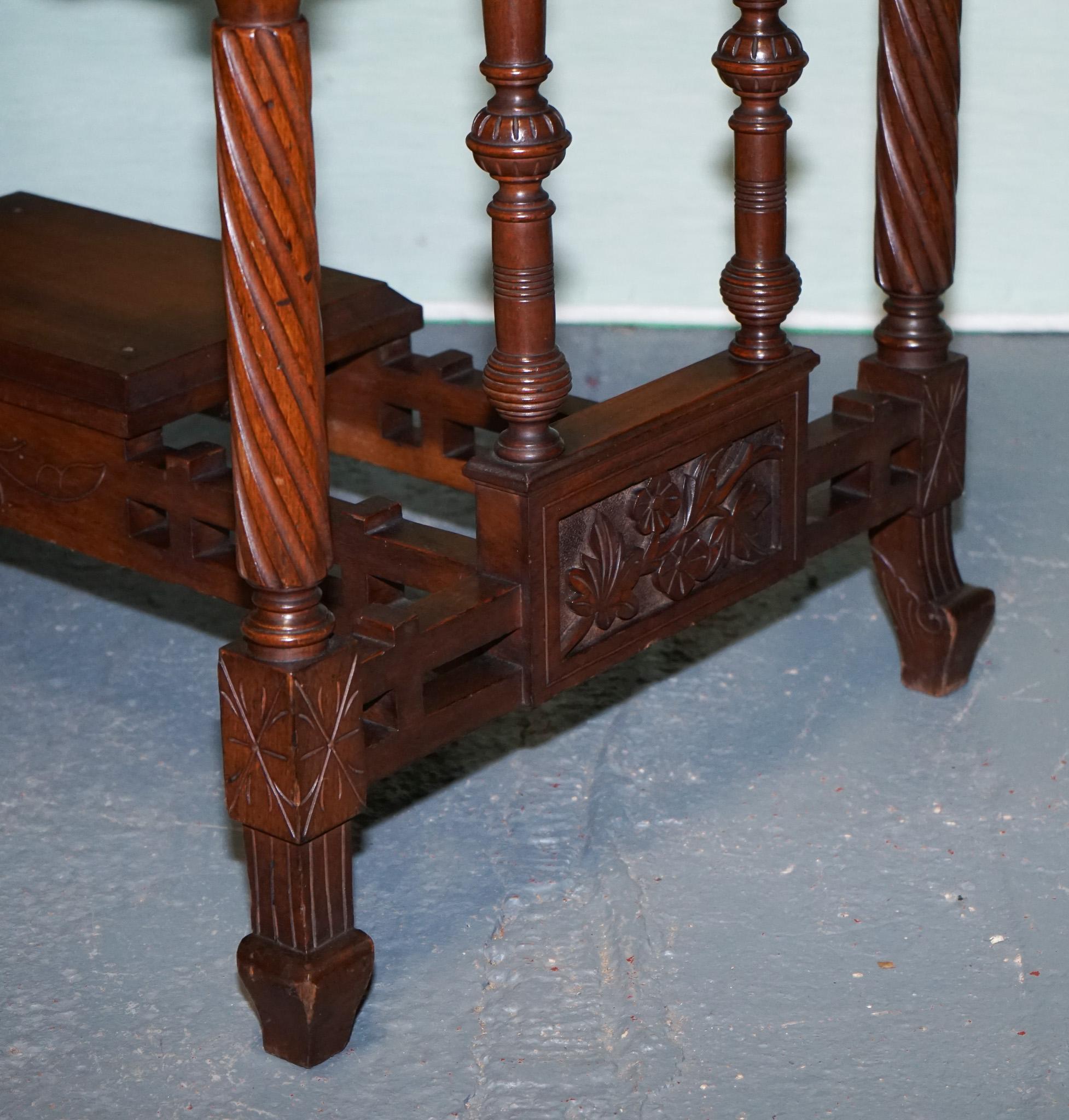 LATE 19TH CENTURY CONTINENTAL CARVED WALNUT WRITING TABLE LEATHER iNLAY TOP For Sale 9