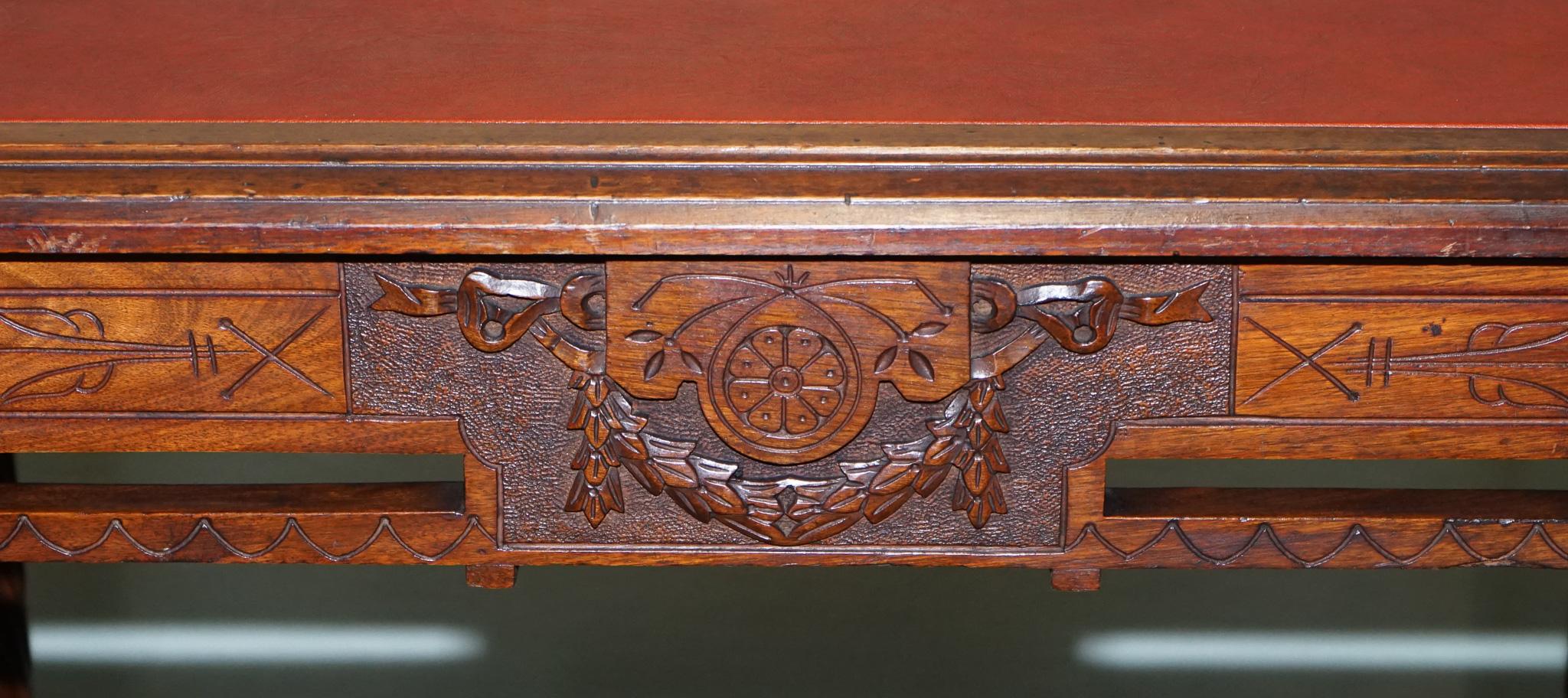LATE 19TH CENTURY CONTINENTAL CARVED WALNUT WRITING TABLE LEATHER iNLAY TOP For Sale 2