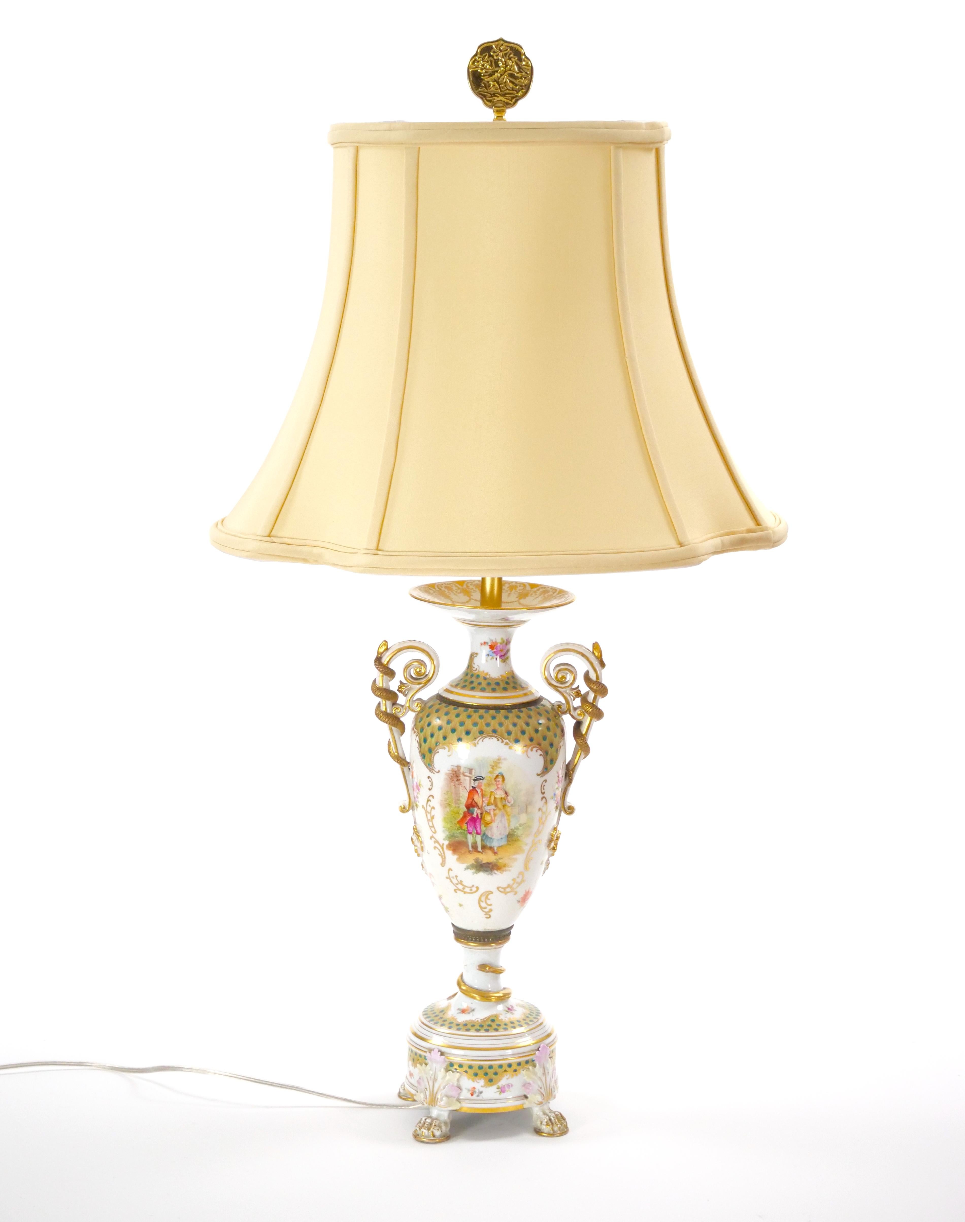 Lámparas de mesa de dos asas de porcelana dorada a mano de finales del siglo XIX continental 10