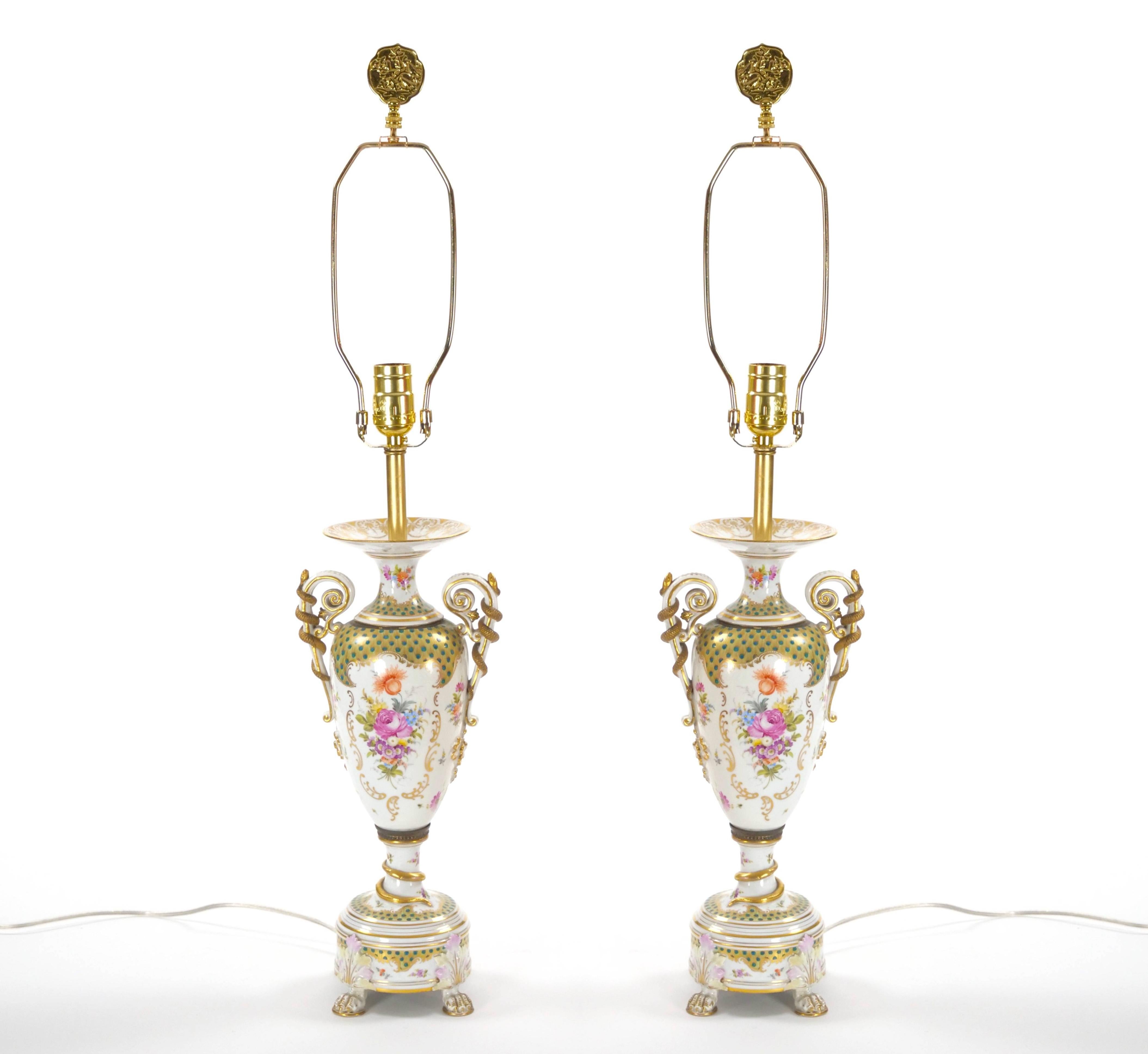 Lámparas de mesa de dos asas de porcelana dorada a mano de finales del siglo XIX continental Francés