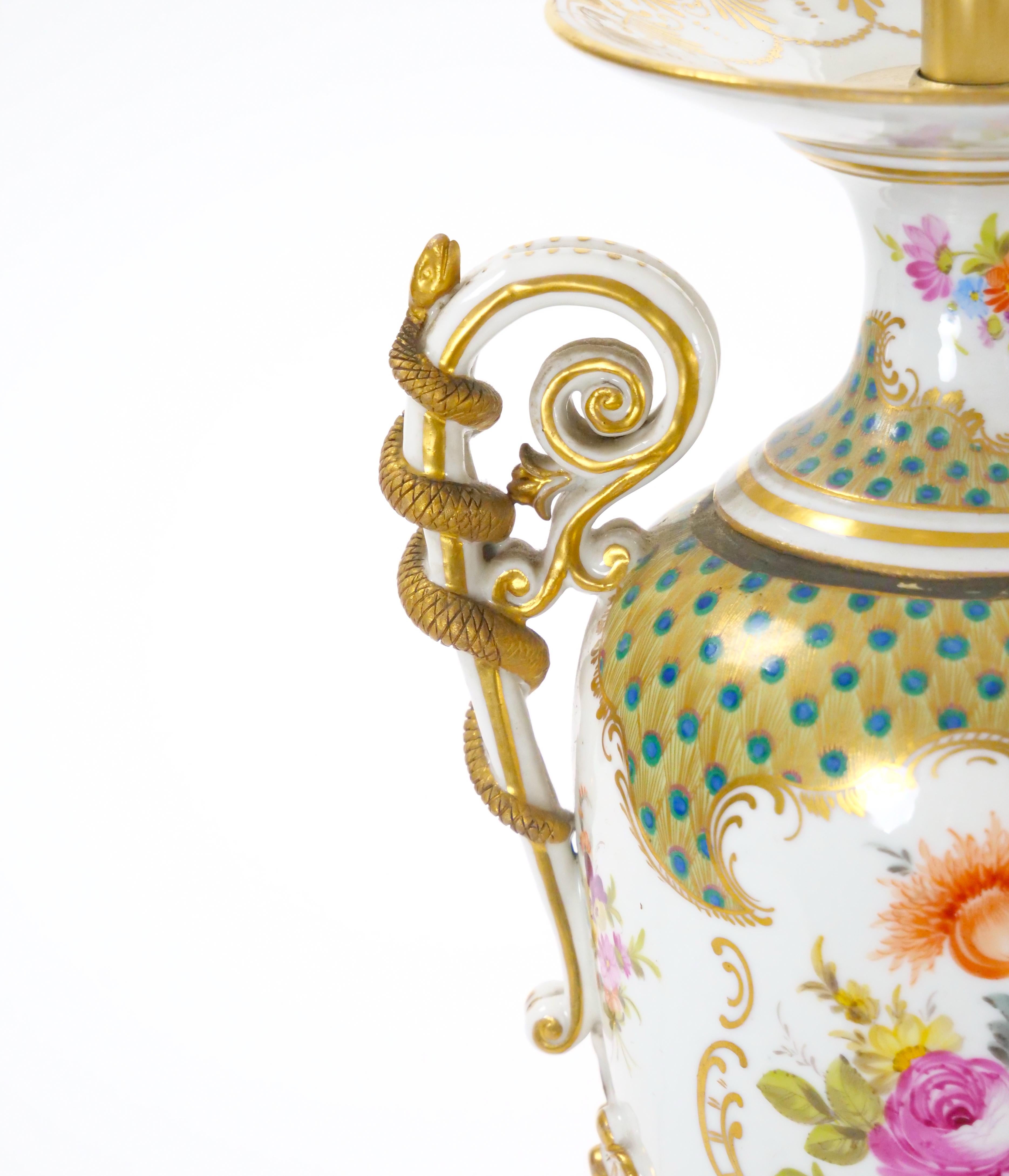 Lámparas de mesa de dos asas de porcelana dorada a mano de finales del siglo XIX continental 2