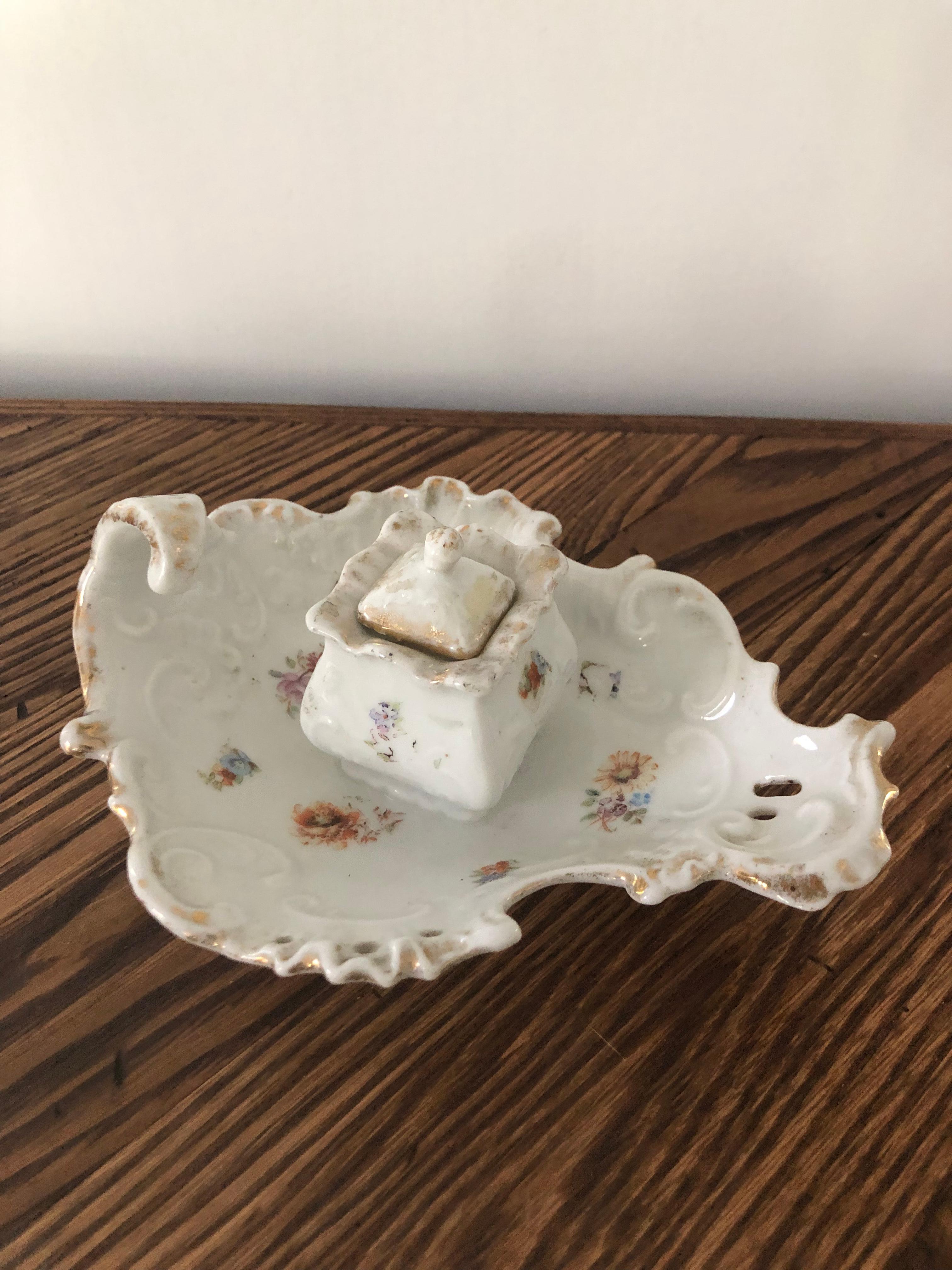 Hand-Painted Late 19th Century Continental Porcelain Inkwell with Hand Painted Flowers For Sale