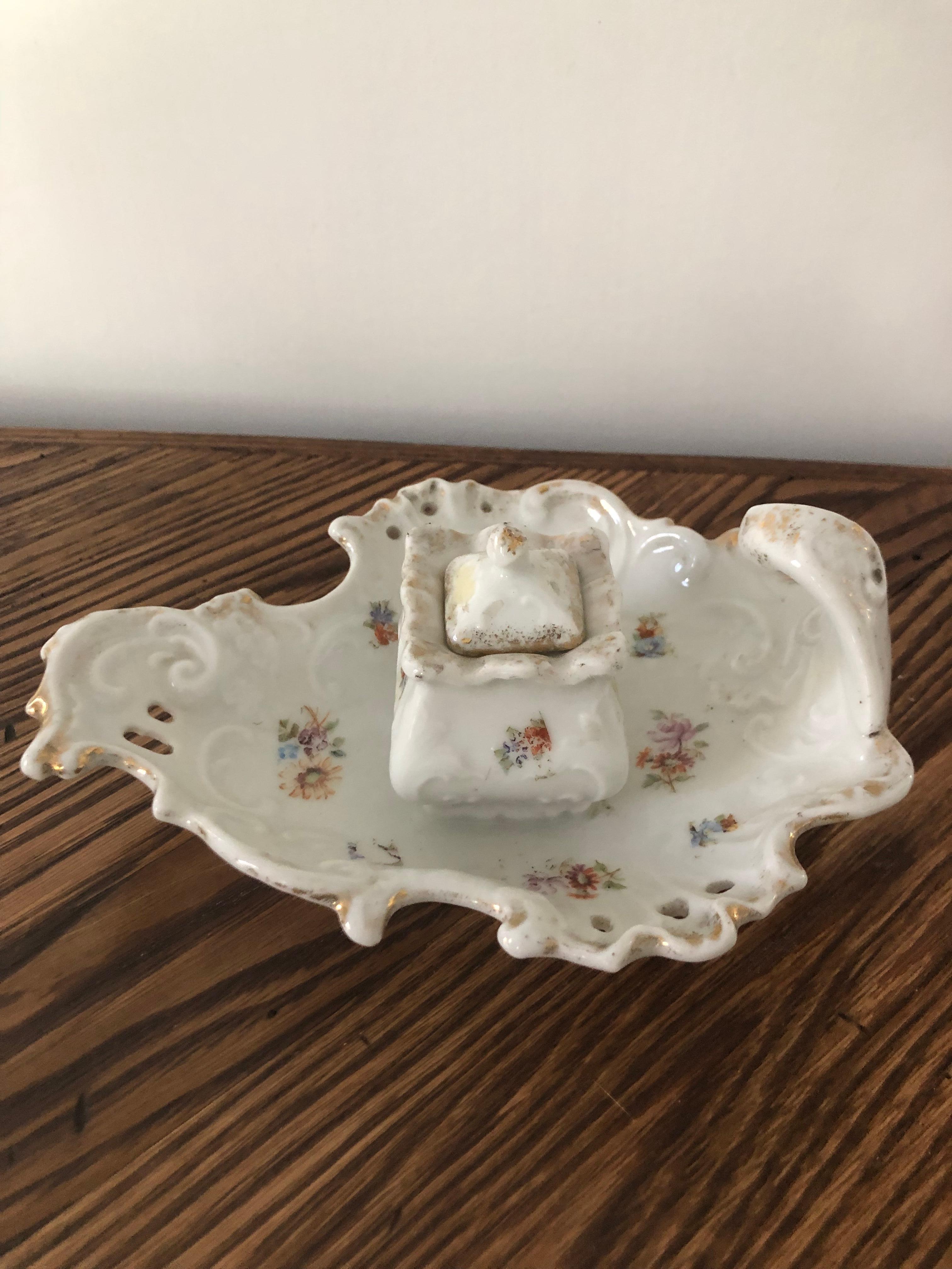 Late 19th Century Continental Porcelain Inkwell with Hand Painted Flowers For Sale 1