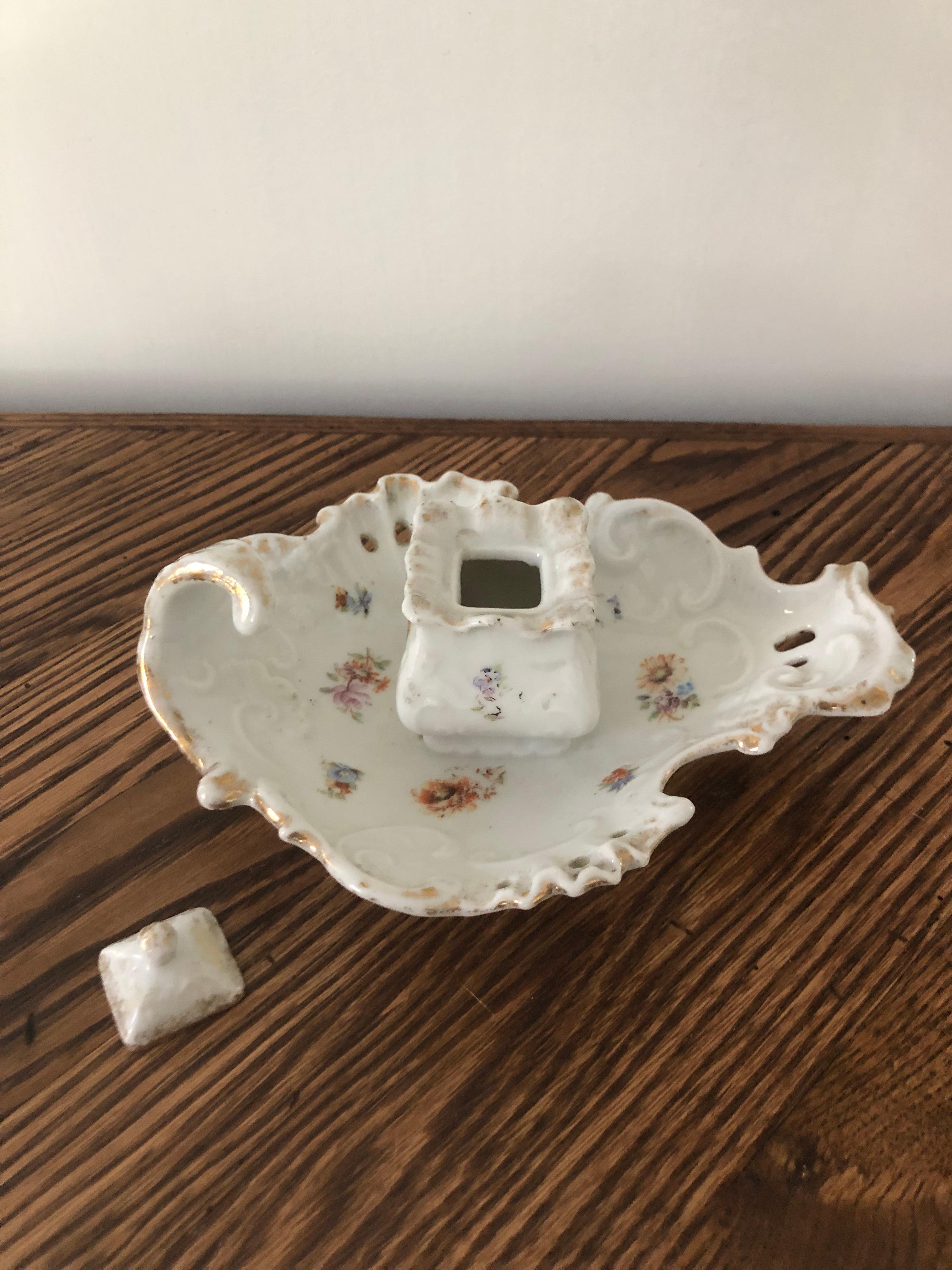 Late 19th Century Continental Porcelain Inkwell with Hand Painted Flowers For Sale 5