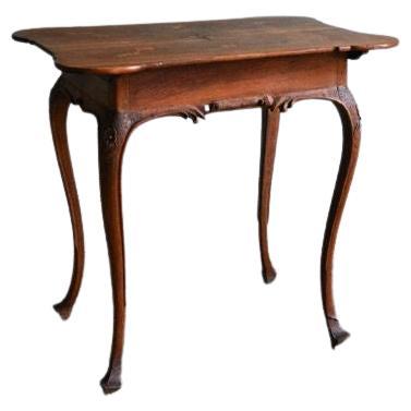Late 19th Century Continental Side Table in Carved Walnut

A late 19th century carved walnut Scandinavian side table raised elegantly on cabriole legs. 

Wood, possibly carved walnut. 

Dimension: H 79.5 x W 80 x D 61 cm.