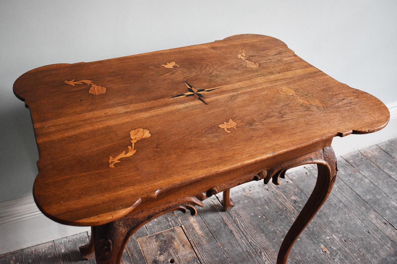 Late 19th Century Continental Side Table in Carved Walnut In Good Condition For Sale In London, GB