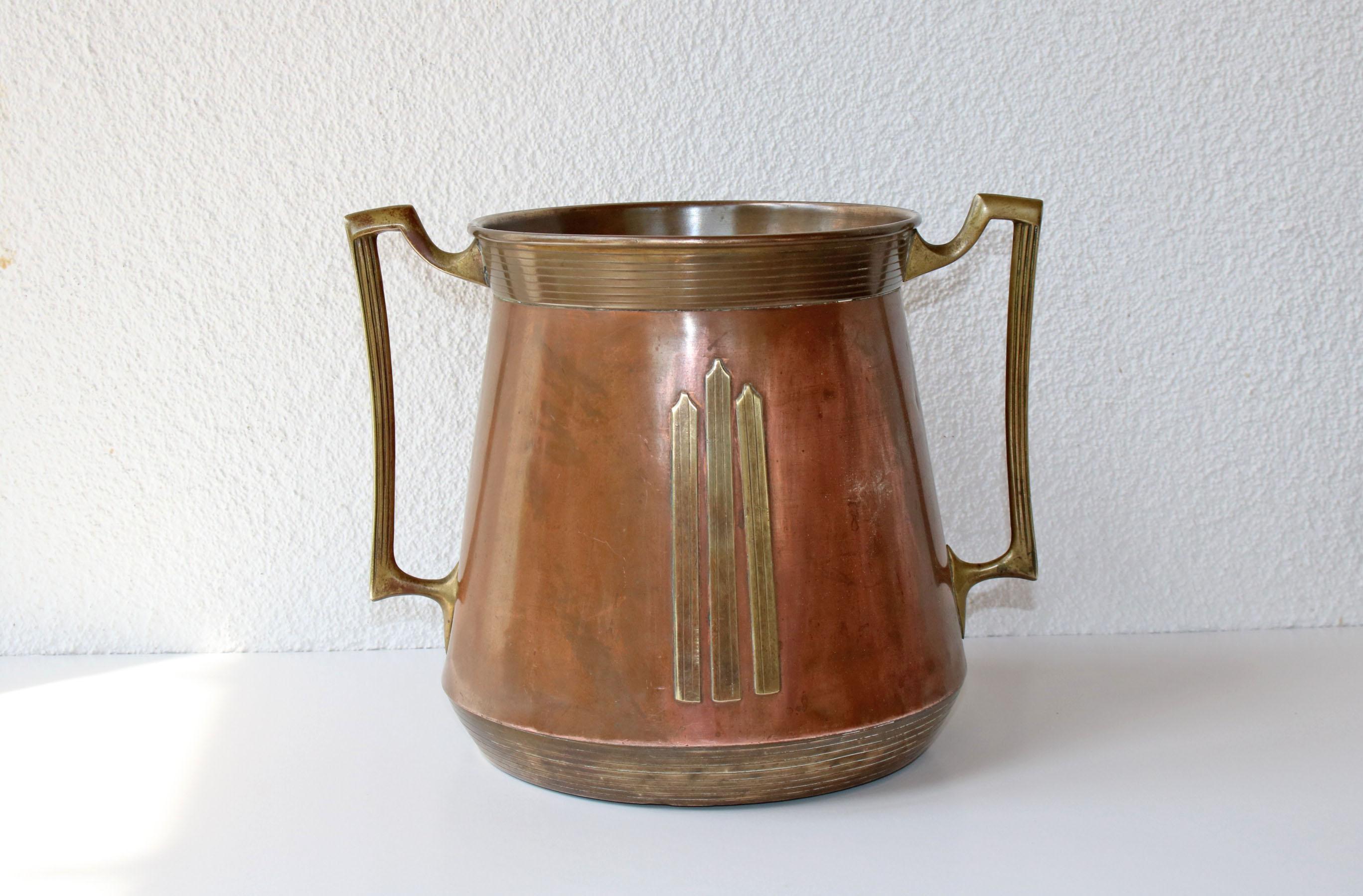 This is a beautiful copper and brass planter. It features an exquisite craftsmanship and it's beautiful shape will look great in any room. It is in original condition.