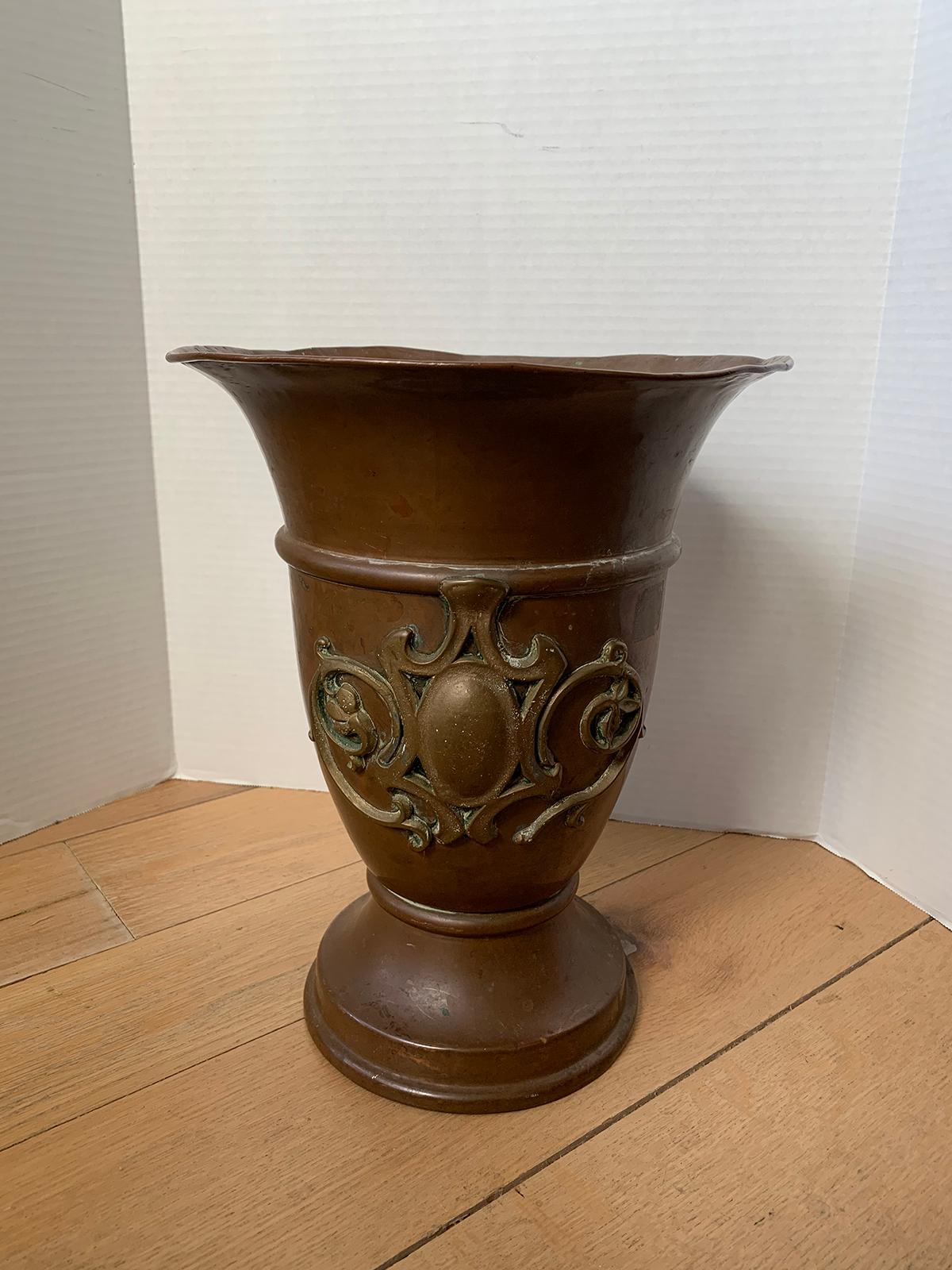 Late 19th Century Copper Cachepot with Crest by Joseph Heinrichs, Marked In Good Condition In Atlanta, GA