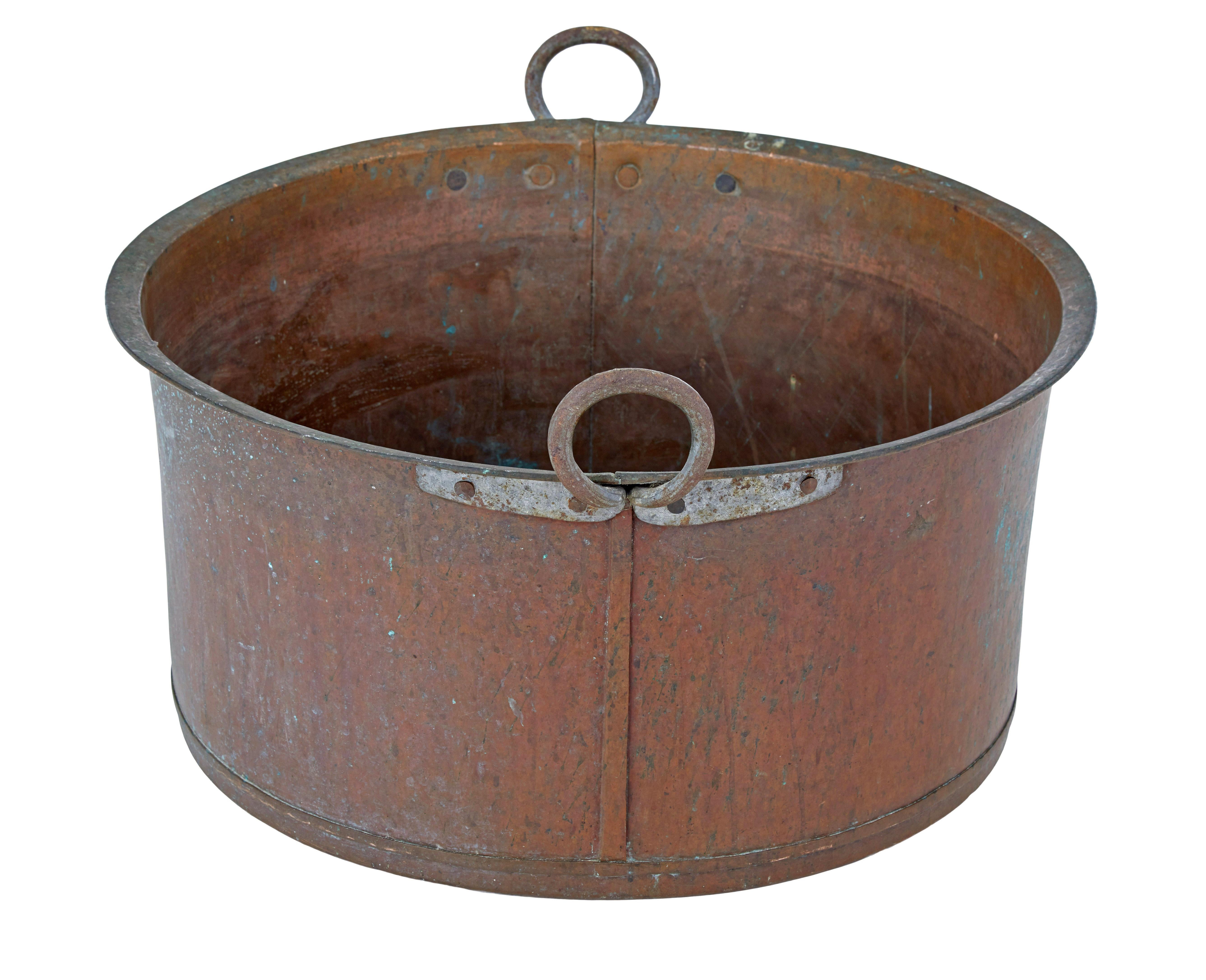 Hand-Crafted Late 19th century copper cooking vessel For Sale