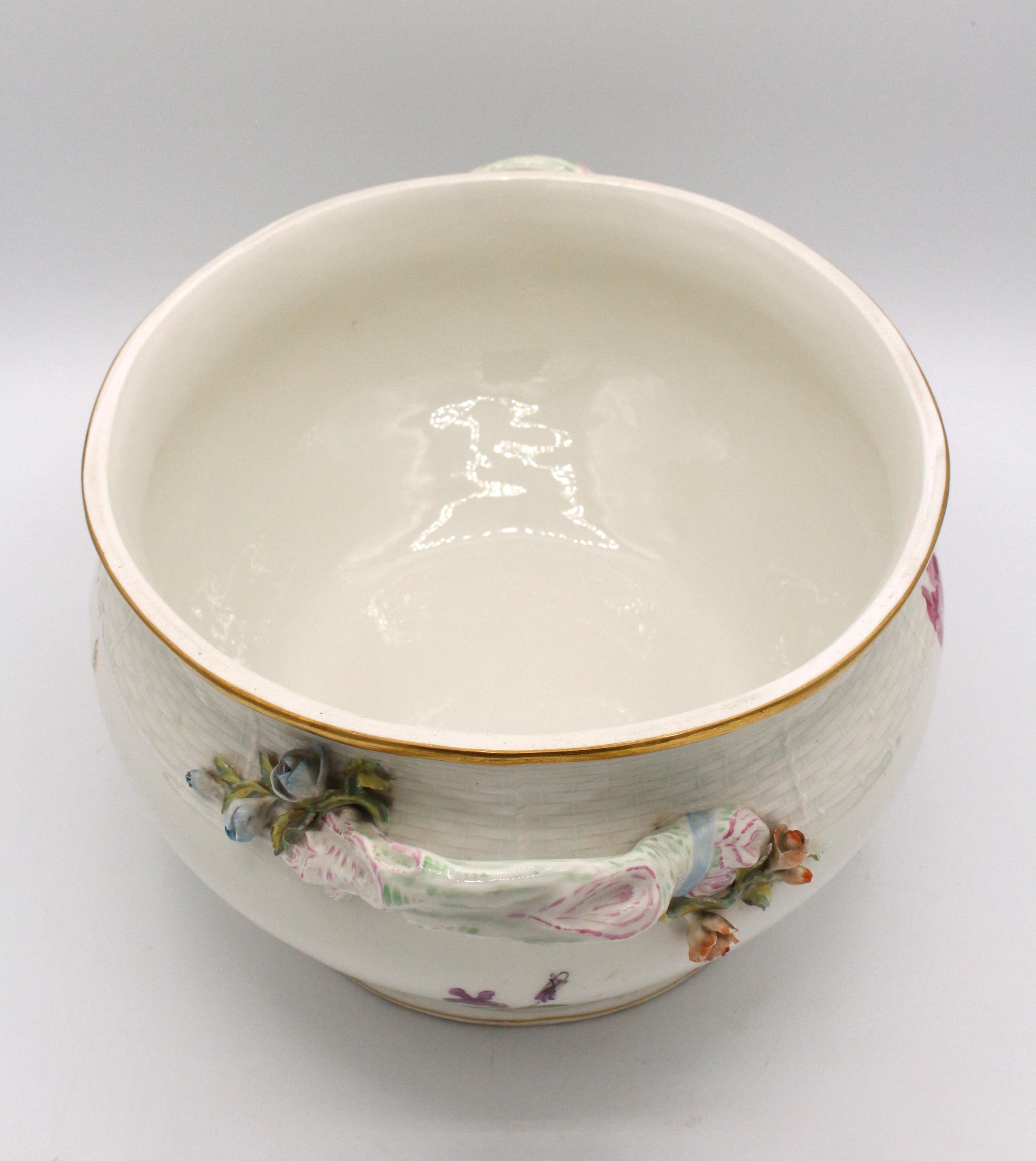 Late 19th Century Covered Porcelain Tureen by KPM For Sale 1