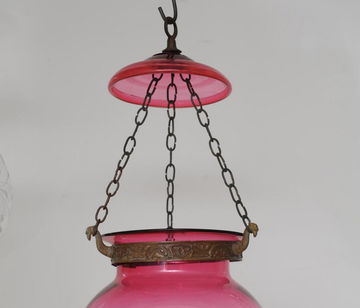 Late 19th Century Cranberry Globe Hall Lantern, English im Zustand „Gut“ in Nantucket, MA