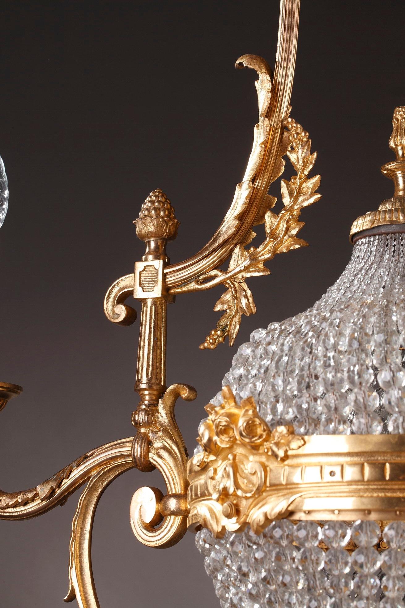 Late 19th Century Crystal Basket-Shaped Chandelier In Good Condition In Paris, FR
