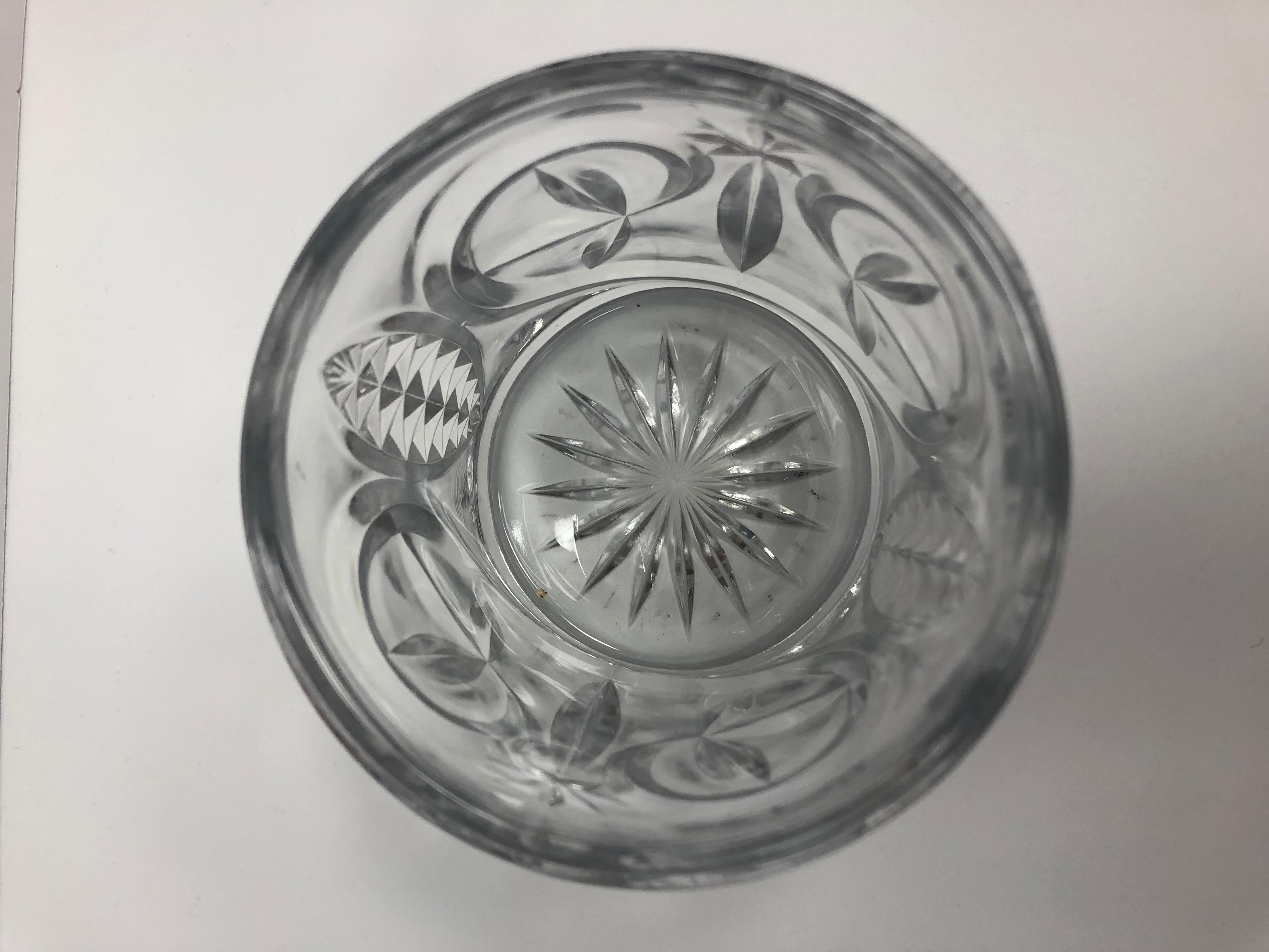 Vaso per biscotti in cristallo della fine del XIX secolo con coperchio decorativo in argento in vendita 7