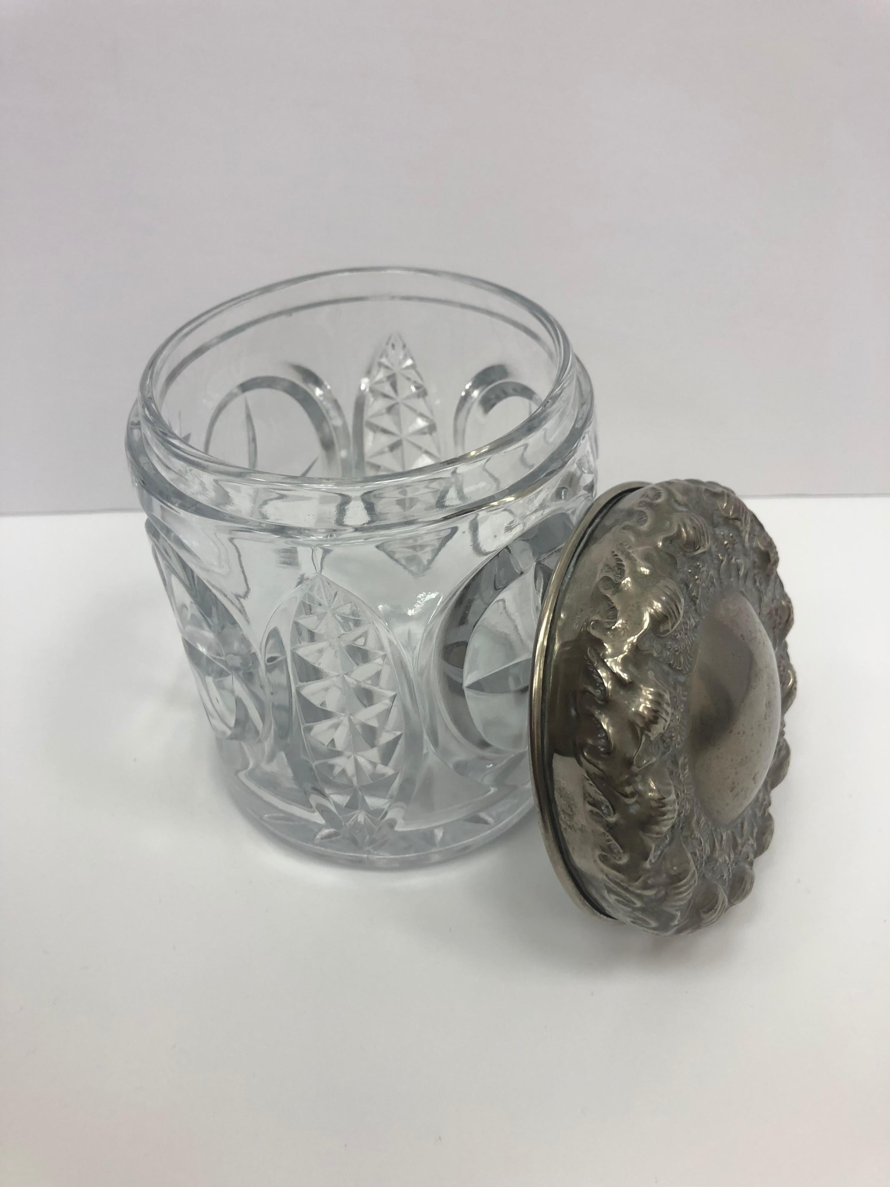Late 19th Century Crystal Biscuit Jar with a Decorative Silver Top For Sale 3