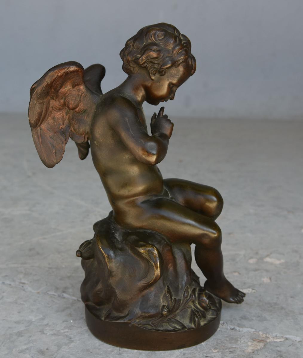 Cupidon fin XIXe siècle en bronze patiné doré dimension : 27 cm de haut par 15 cm par 12 cm. Fondateur Richaud et Cie à Marseille. Modèle inspiré de Falconet.