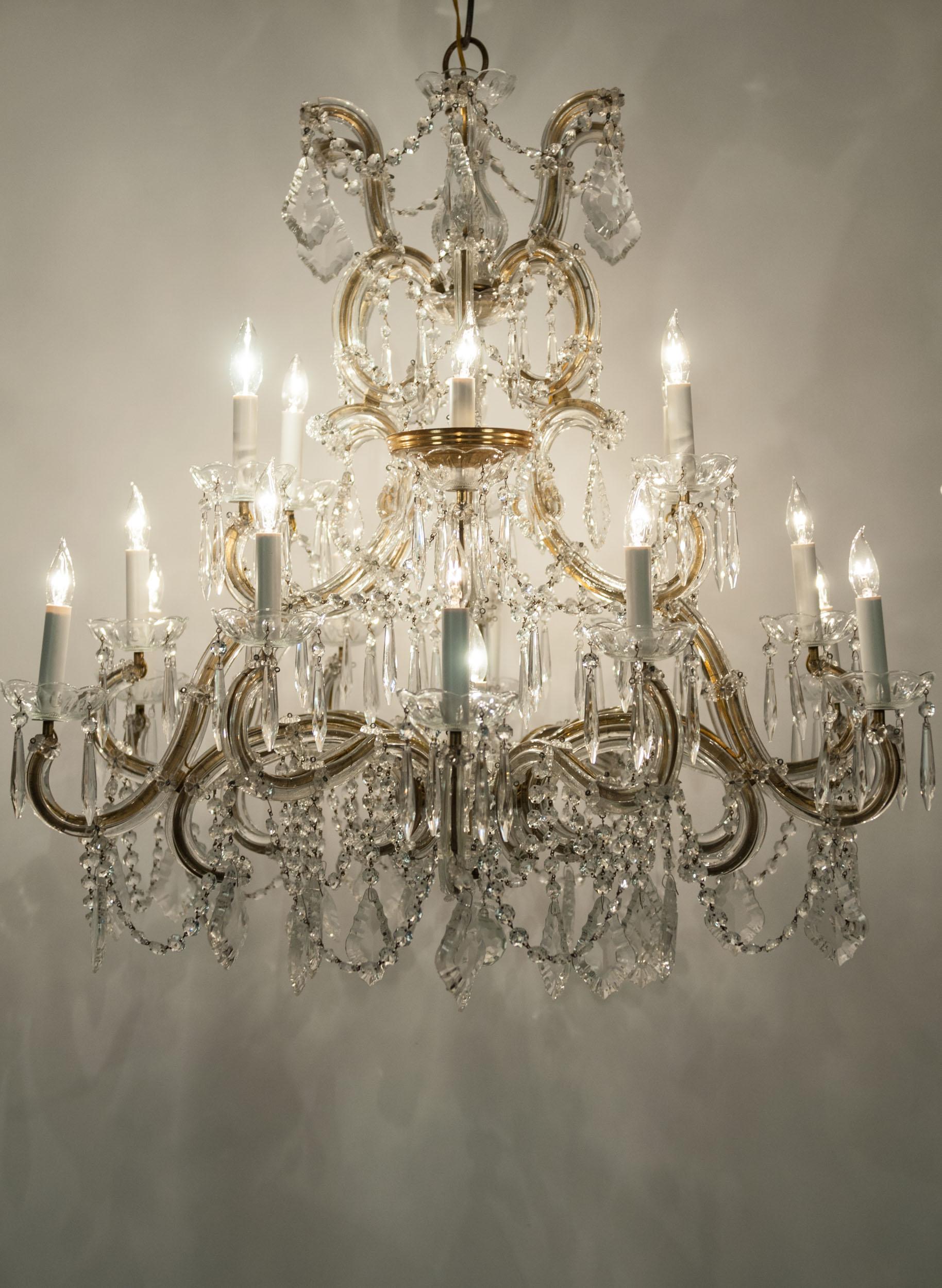 Lustre suspendu de 18 lumières en cristal taillé de la fin du XIXe siècle en vente 6
