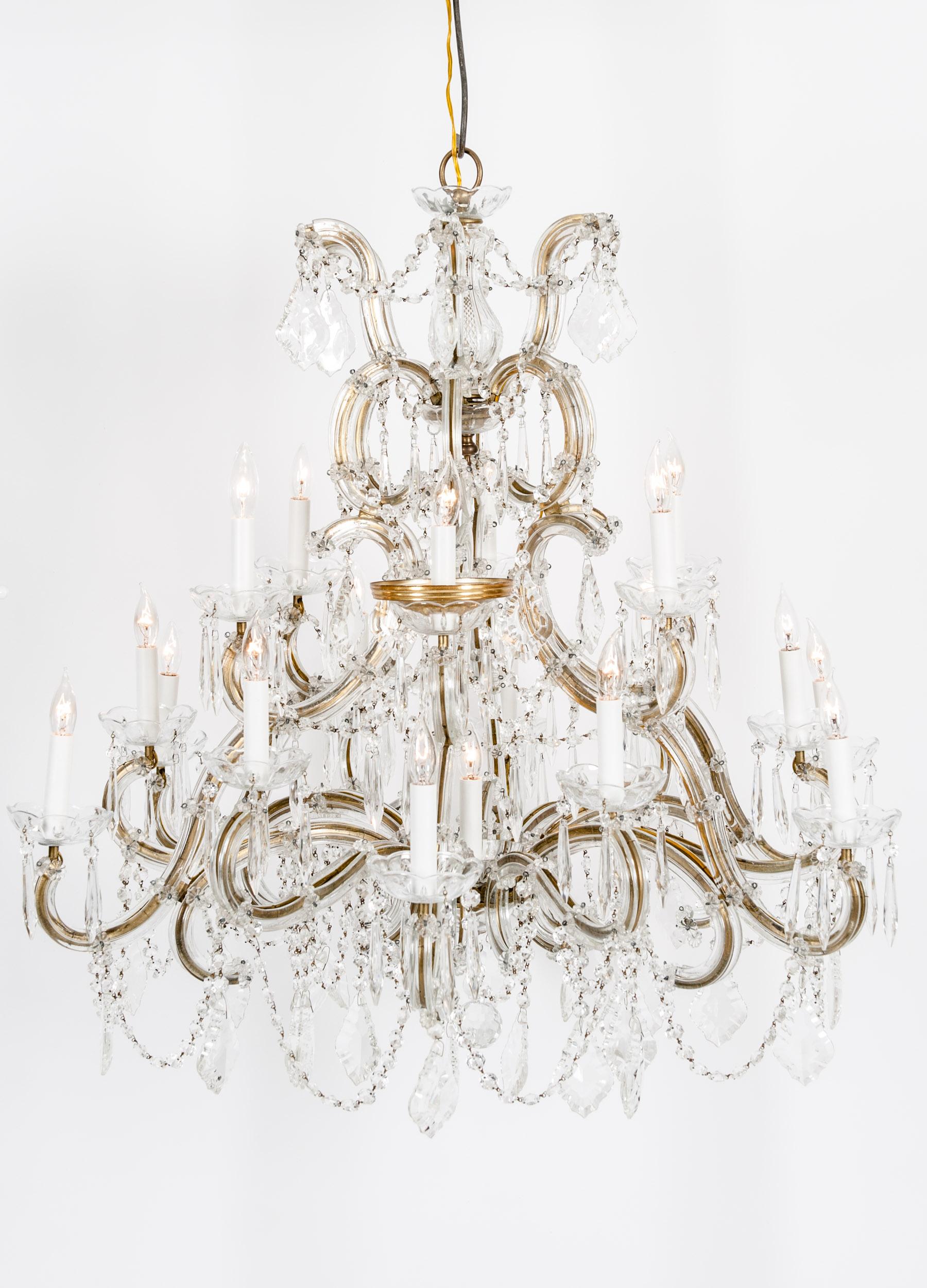 Late 19th Century Cut Crystal 18-Light Hanging Chandelier For Sale 8