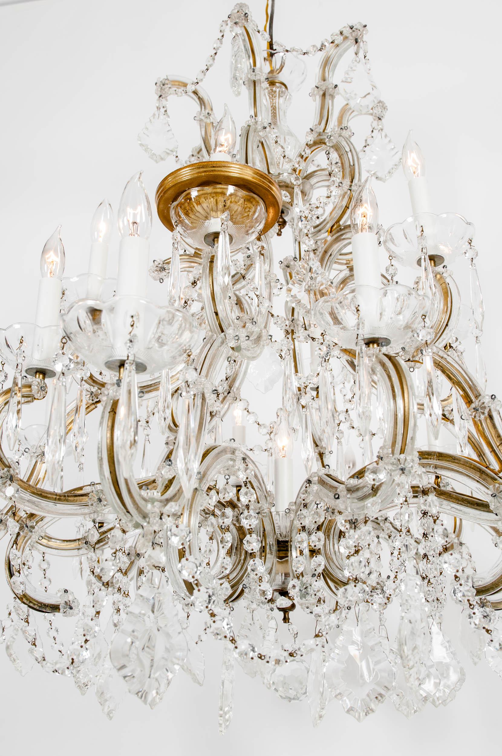Late 19th Century Cut Crystal 18-Light Hanging Chandelier In Good Condition For Sale In Tarry Town, NY