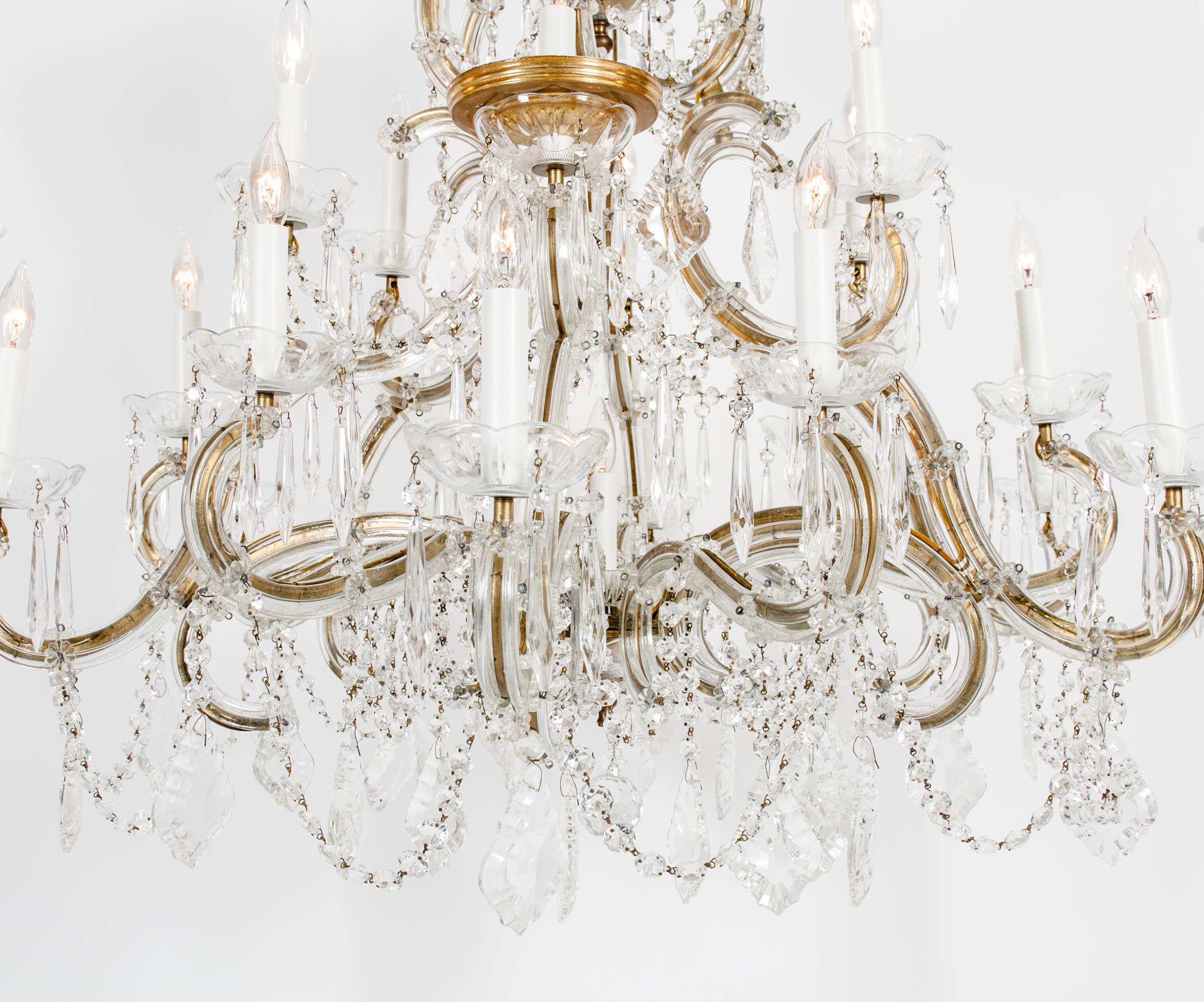 Late 19th Century Cut Crystal 18-Light Hanging Chandelier For Sale 1