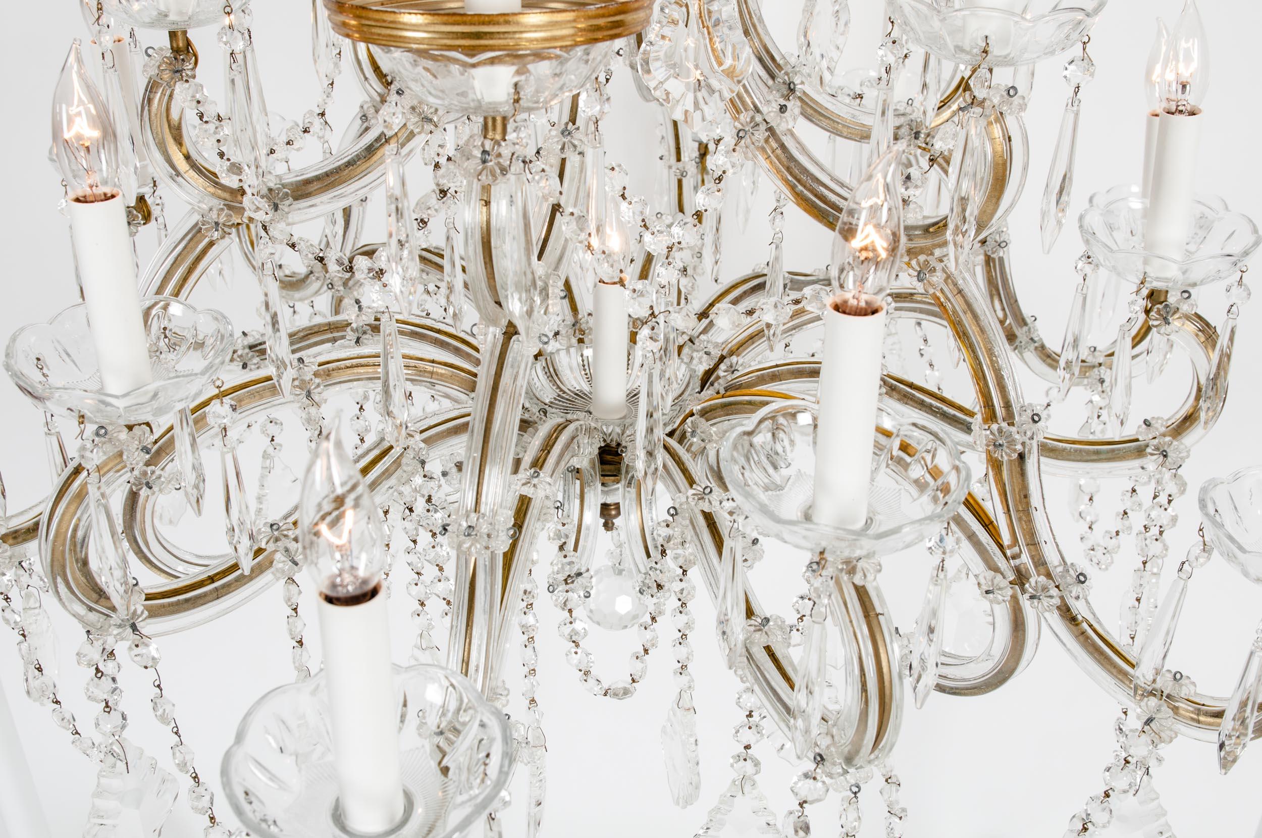 Lustre suspendu de 18 lumières en cristal taillé de la fin du XIXe siècle en vente 1