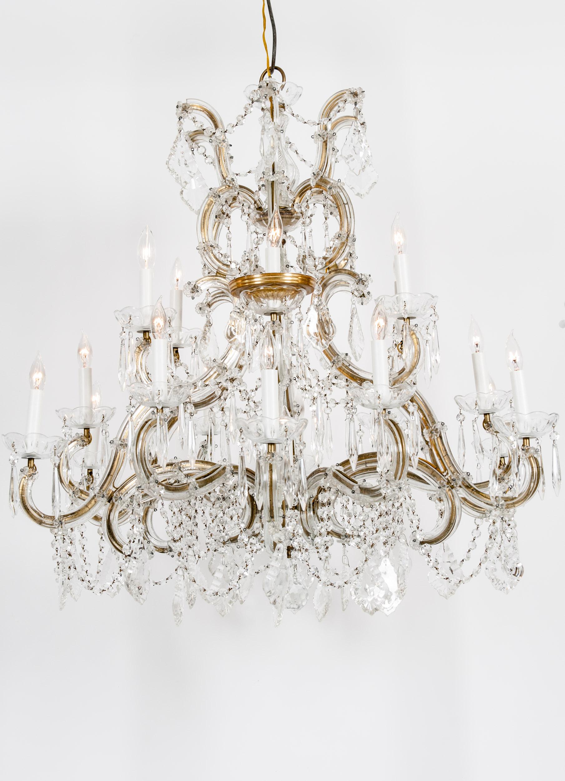 Lustre suspendu de 18 lumières en cristal taillé de la fin du XIXe siècle en vente 2